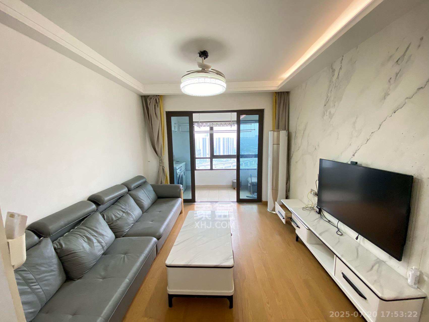 阳光城尚东湾蓝莓苑  3室2厅1卫    2500.0元/月室内图