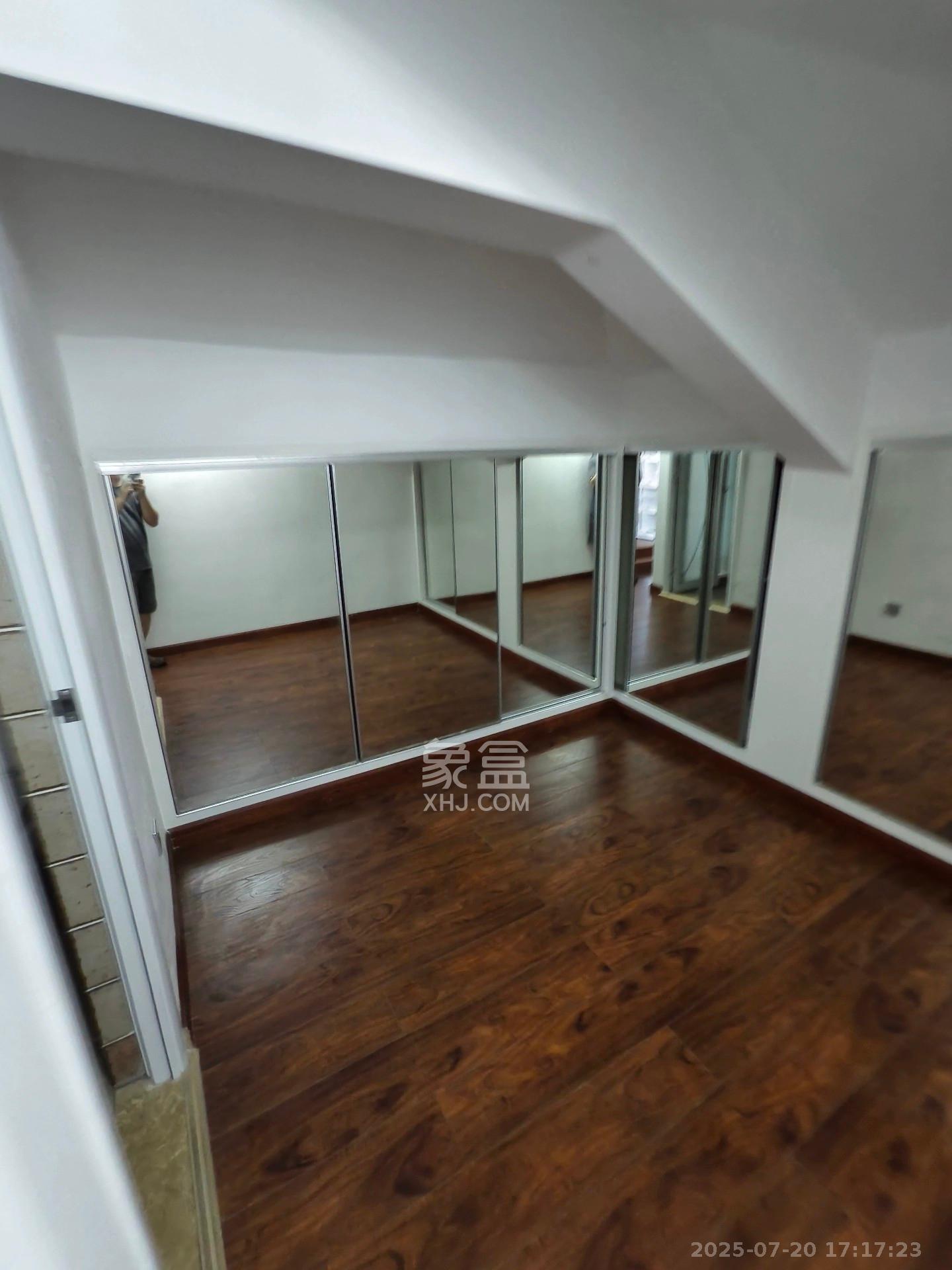 米兰春天 4室2厅2卫 2400.0元/月 米兰春天 4室2厅2卫 2400.0元/月室内图