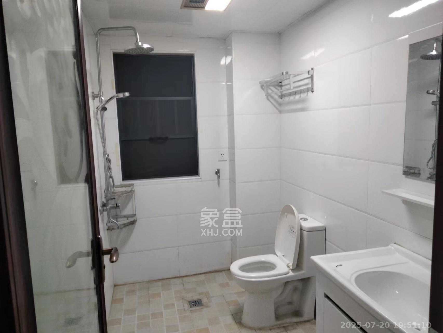 中建芙蓉嘉苑 3室2厅2卫 2100.0元/月 中建芙蓉嘉苑 3室2厅2卫 2100.0元/月室内图