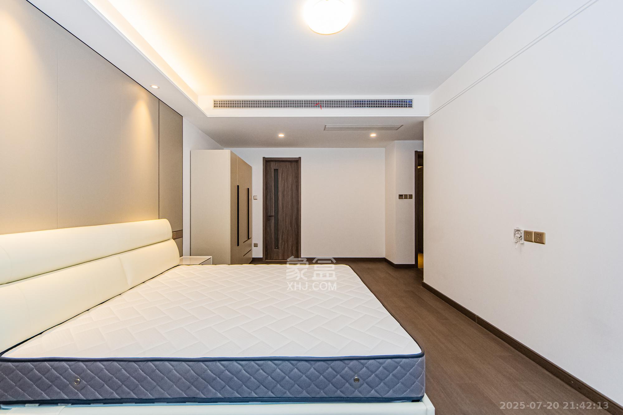 龙湖春江天玺 4室2厅2卫 215.0万 龙湖春江天玺 4室2厅2卫 215.0万卧室