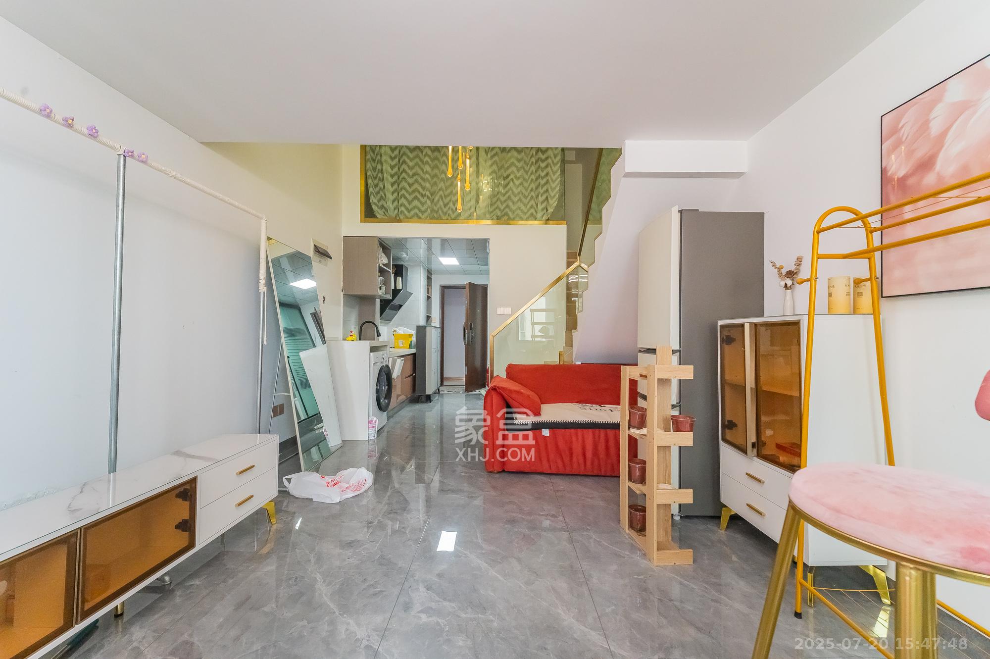 华润置地广场二期  2室1厅1卫    28.0万 华润置地广场二期  2室1厅1卫    28.0万客厅