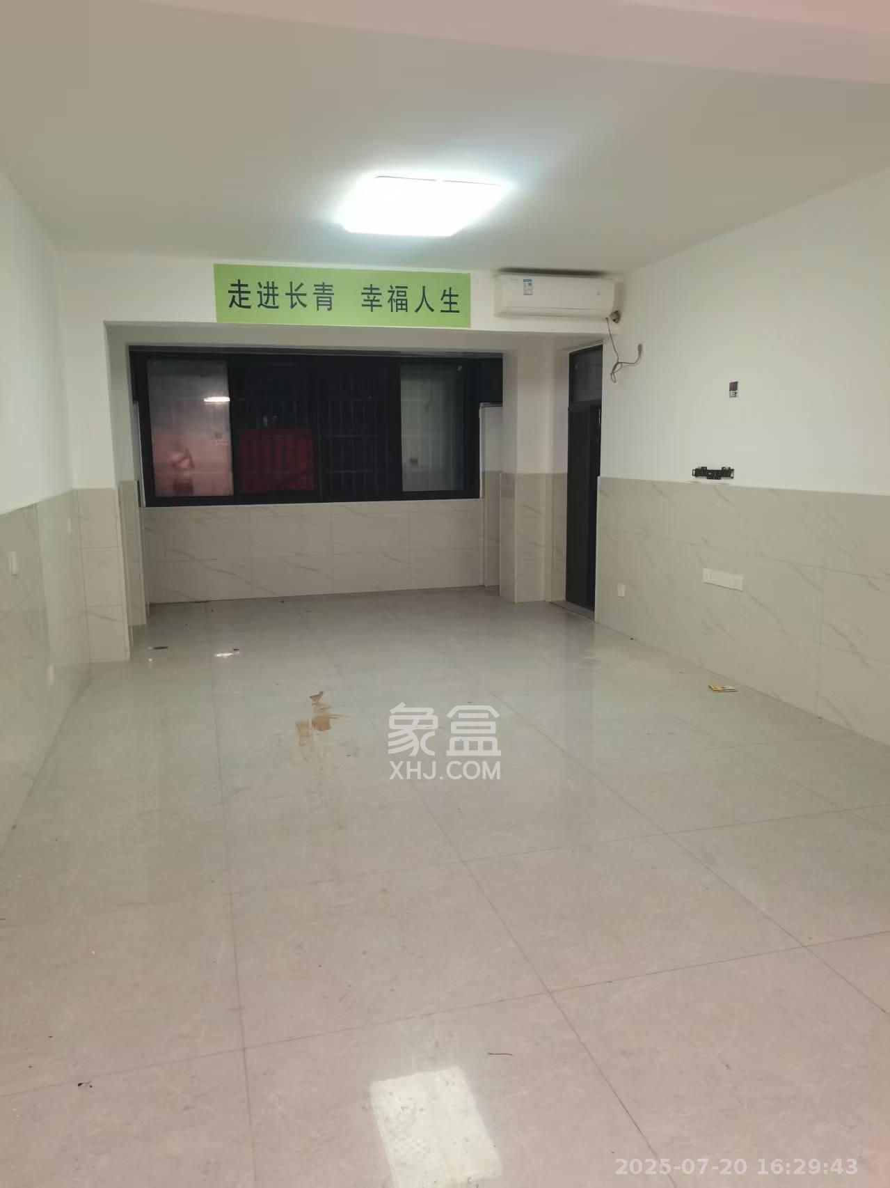 星城新宇川河苑 3室2厅2卫 2300.0元/月 星城新宇川河苑 3室2厅2卫 2300.0元/月室内图