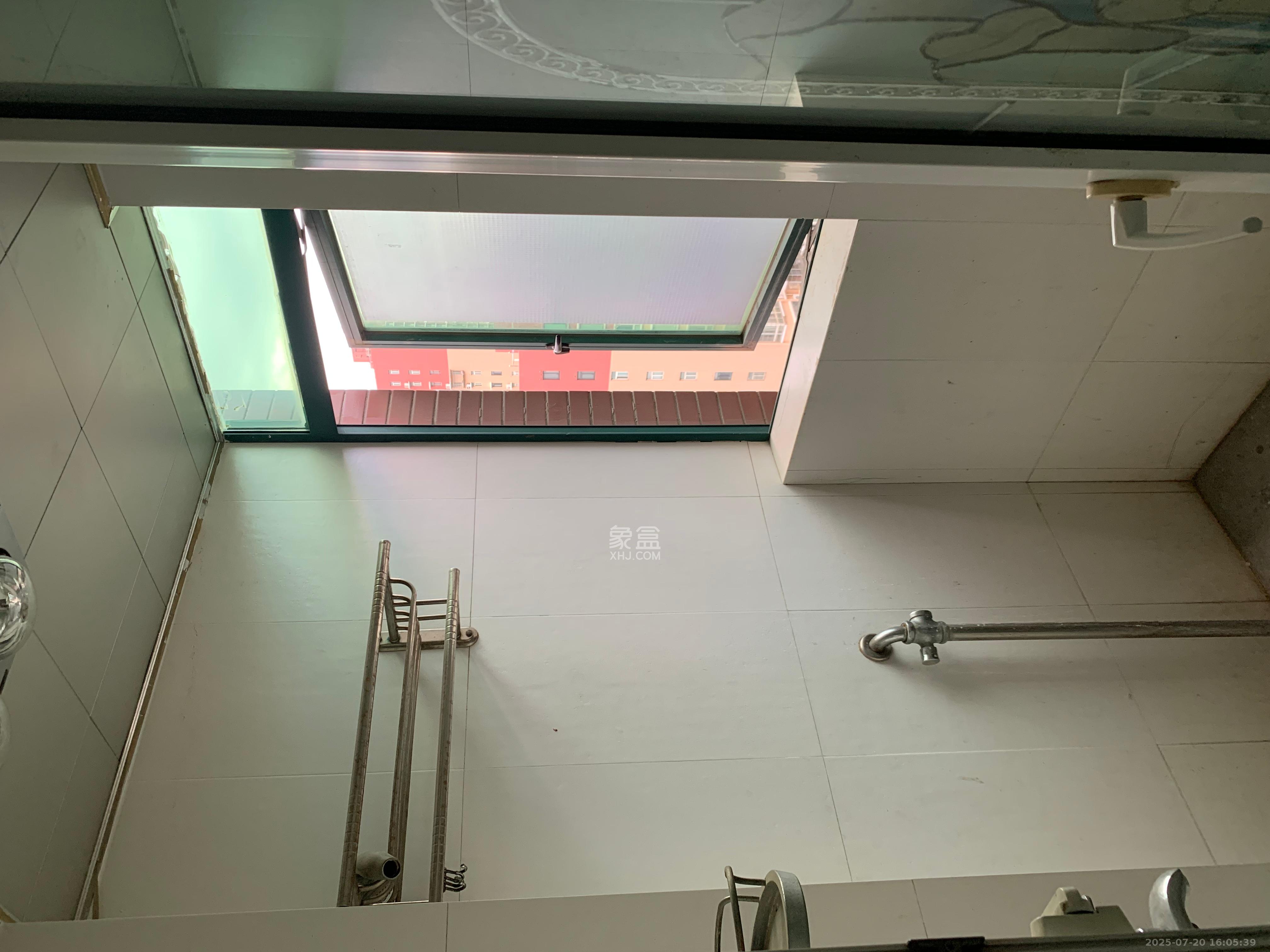 湘府东苑  3室2厅2卫    2500.0元/月 湘府东苑  3室2厅2卫    2500.0元/月室内图