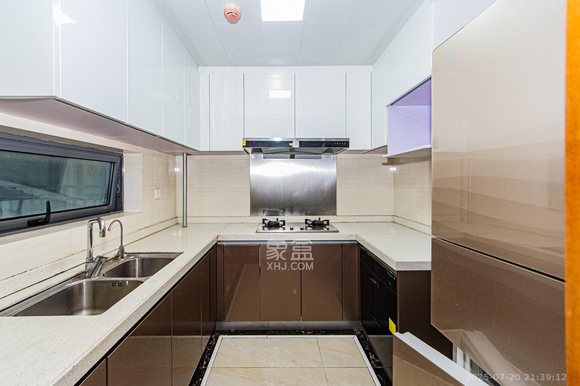 珠江好世界 4室2厅2卫 155.0万 珠江好世界 4室2厅2卫 155.0万厨房