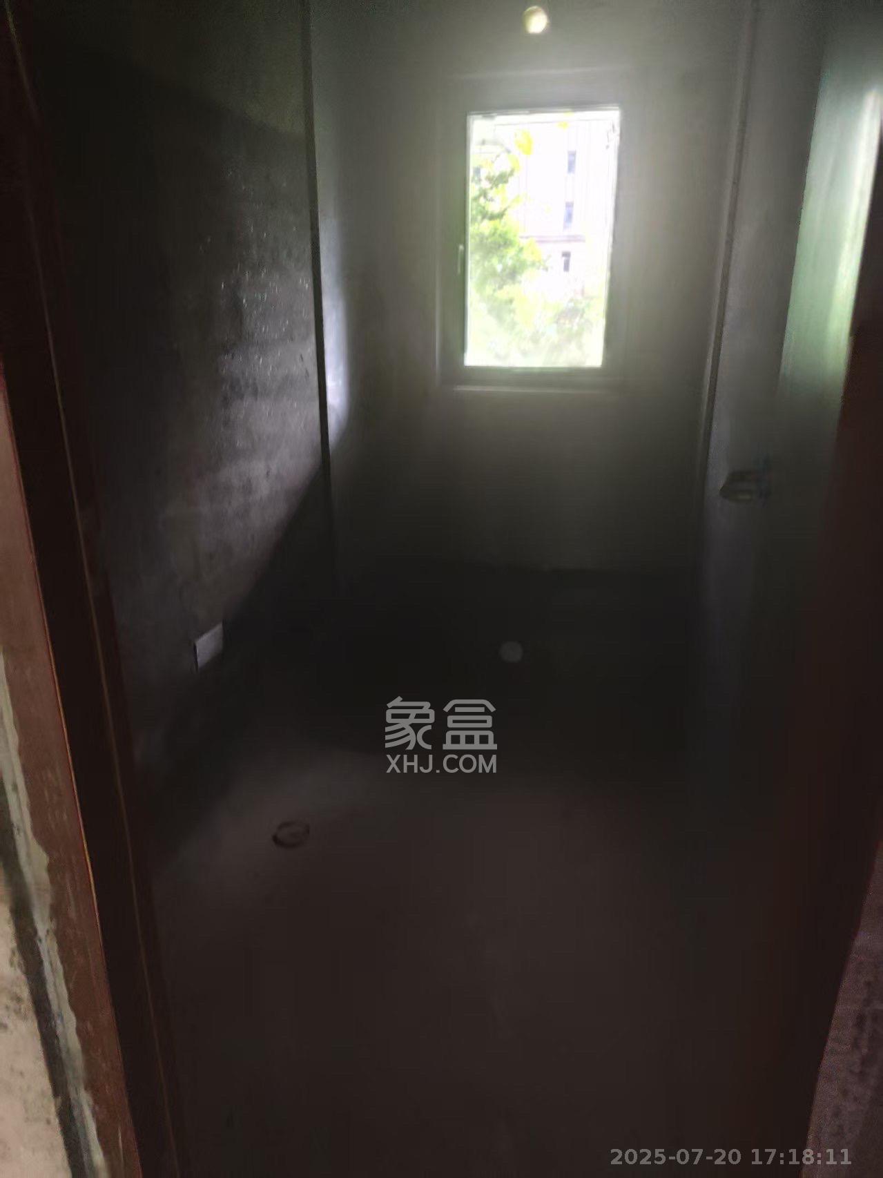 长房东旭国际  3室2厅2卫    1500.0元/月室内图