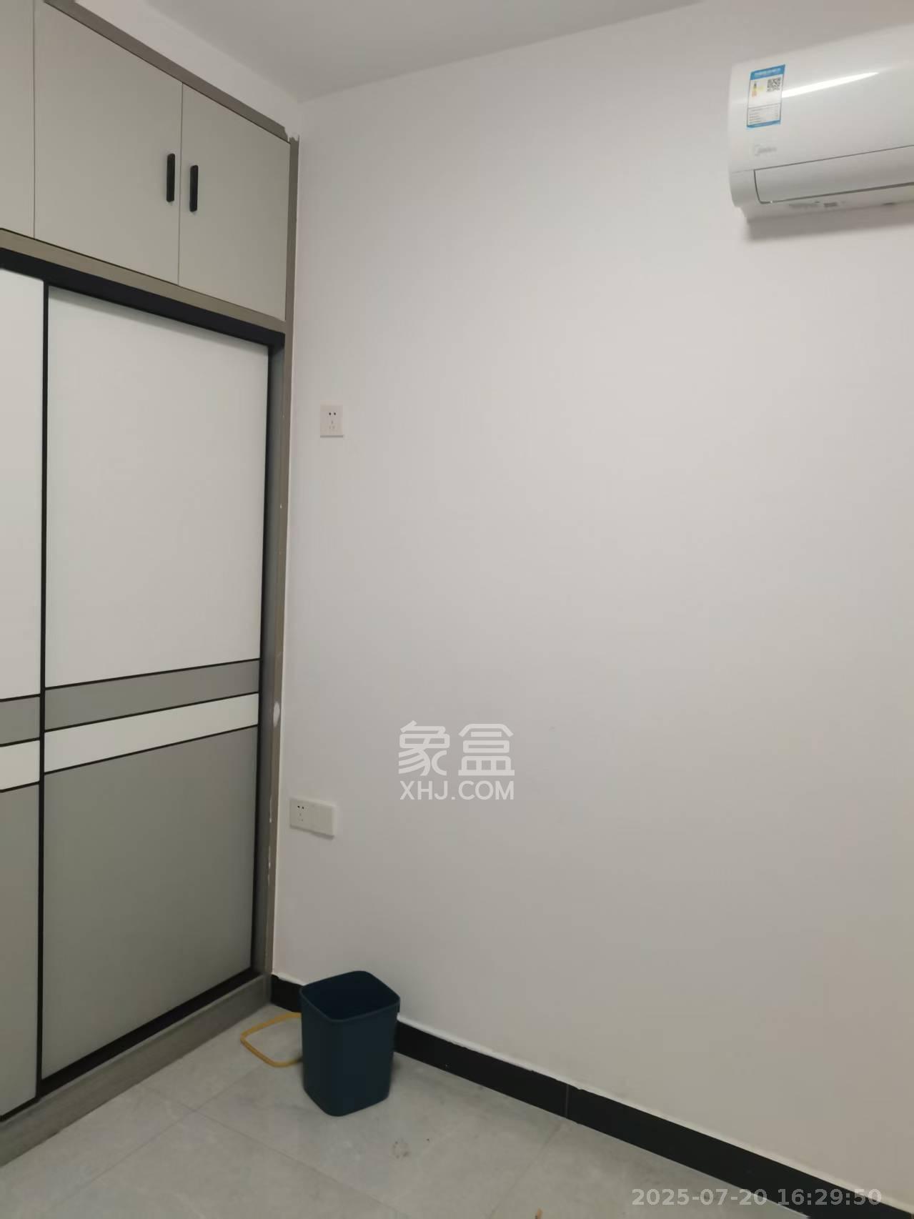 星城新宇川河苑 3室2厅2卫 2300.0元/月 星城新宇川河苑 3室2厅2卫 2300.0元/月室内图