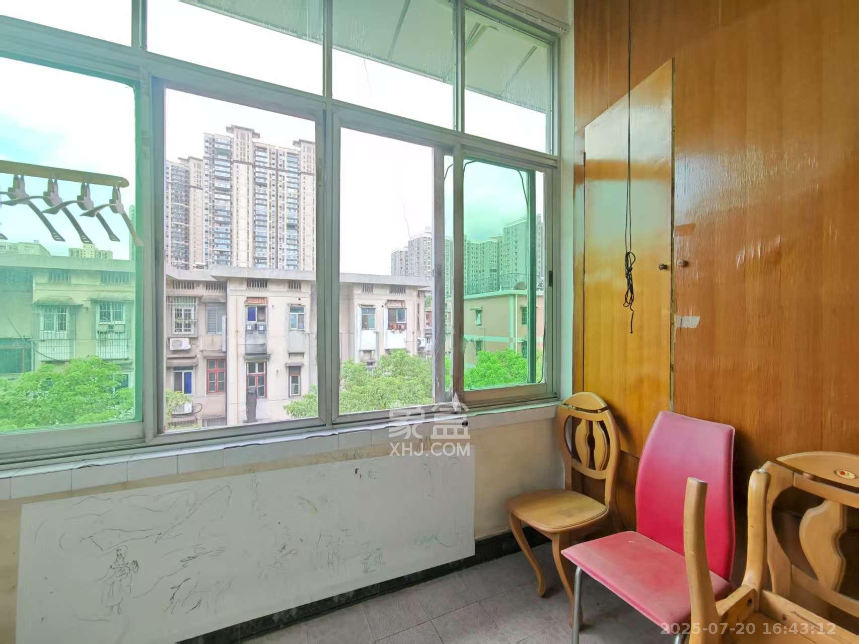 新华园 2室2厅1卫 1500.0元/月 新华园 2室2厅1卫 1500.0元/月室内图