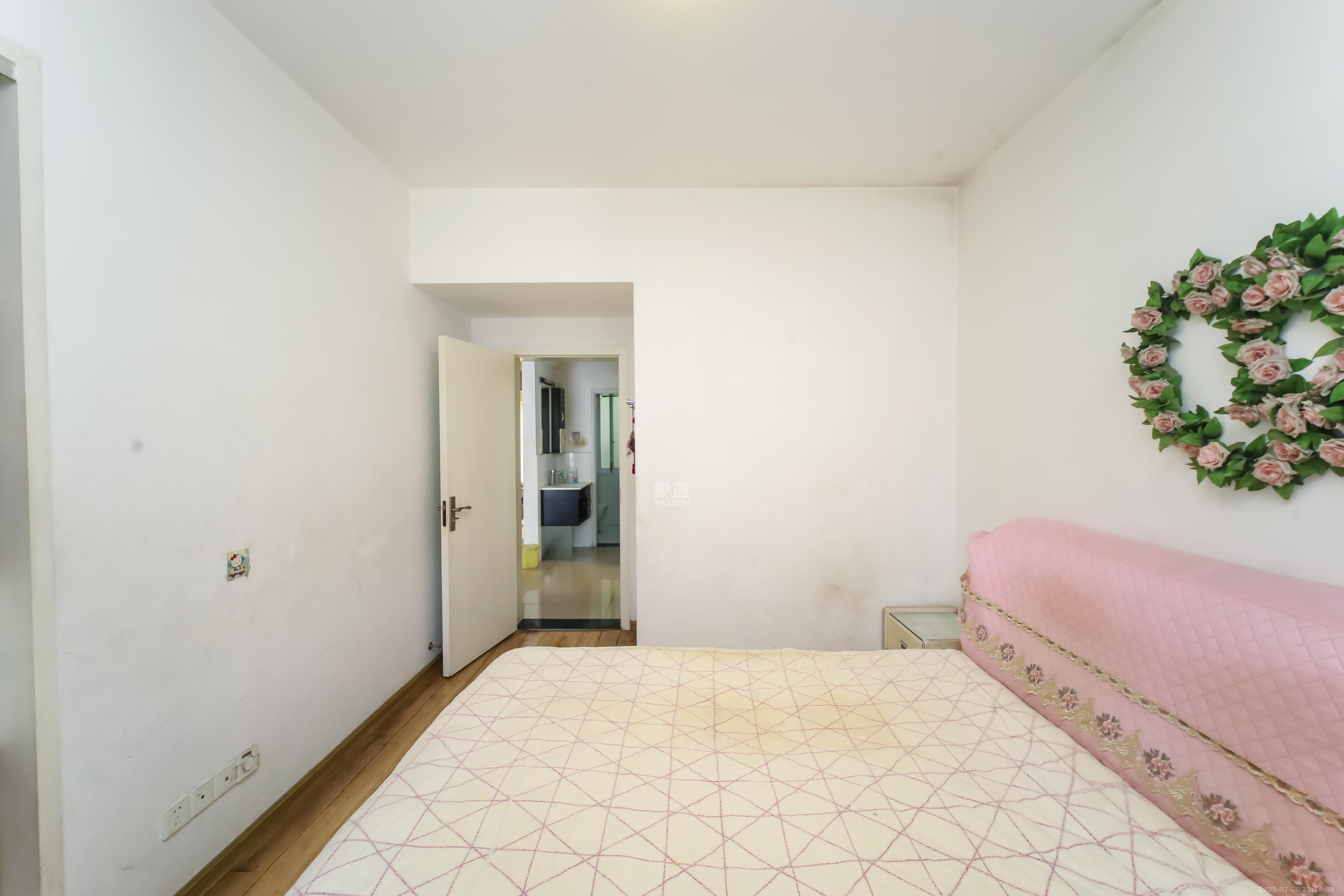 上河国际C区 3室2厅1卫 76.8万 上河国际C区 3室2厅1卫 76.8万卧室