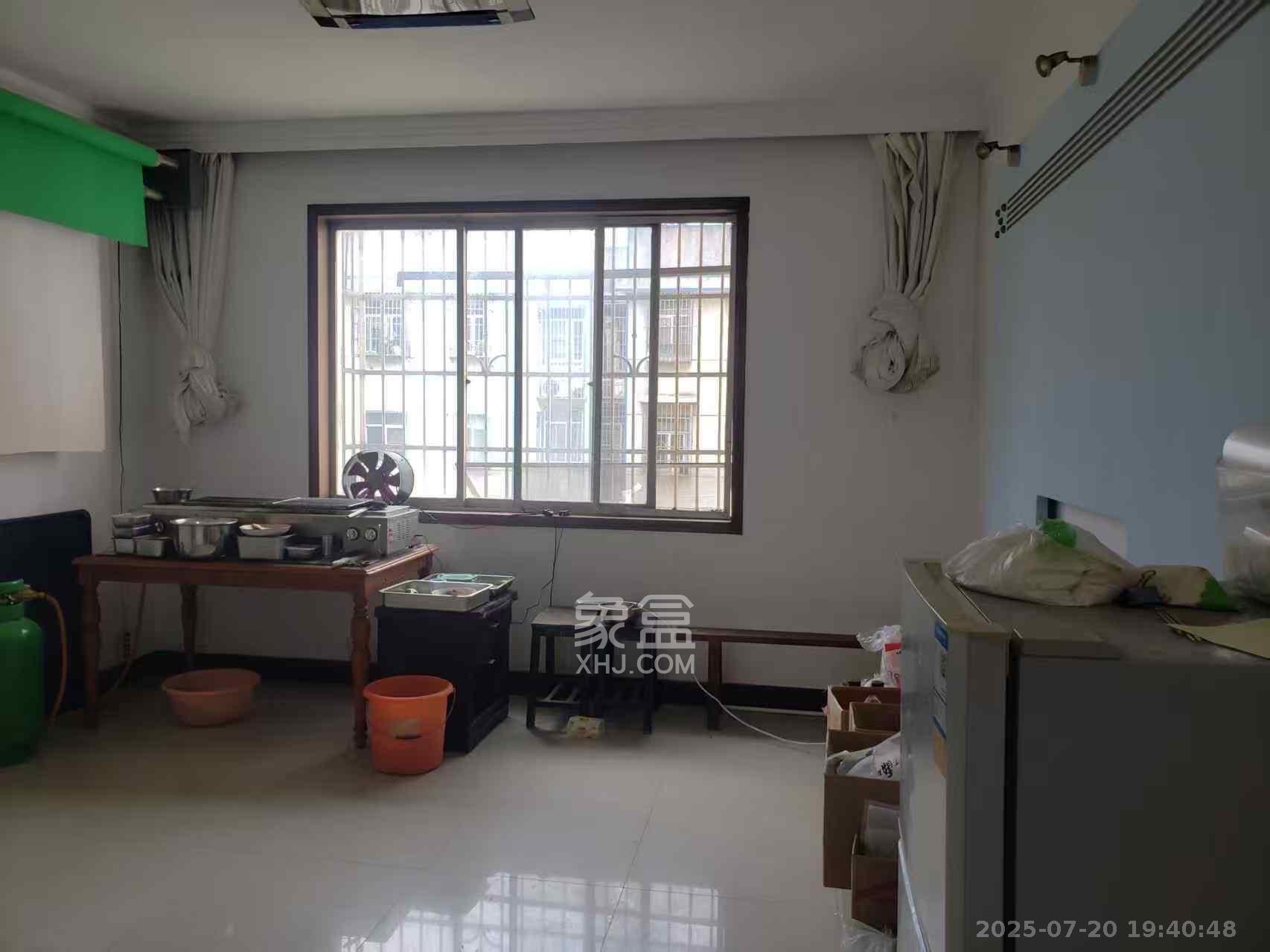 湖工家园 3室2厅1卫 1600.0元/月 湖工家园 3室2厅1卫 1600.0元/月室内图