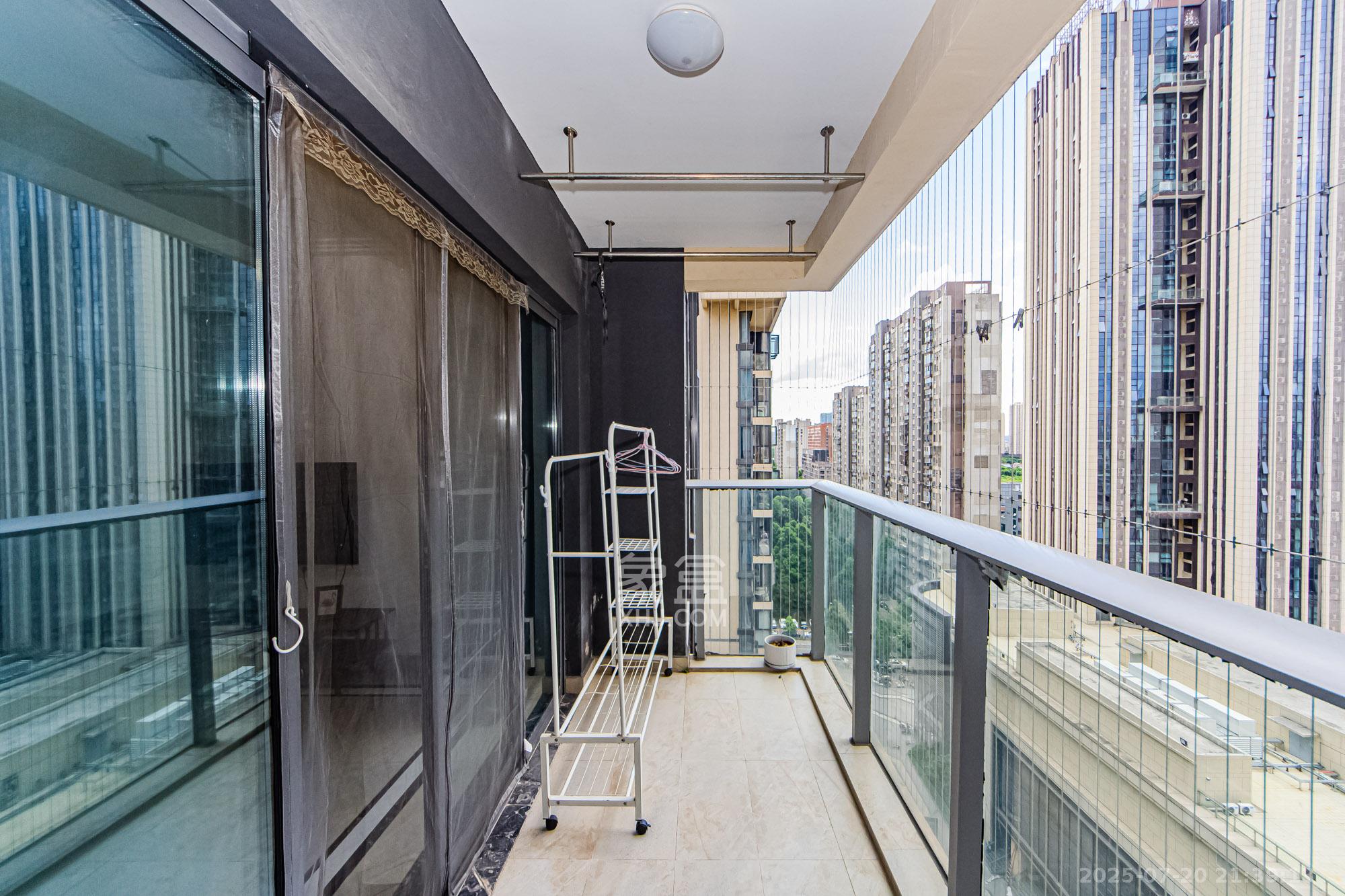 珠江好世界 4室2厅2卫 155.0万 珠江好世界 4室2厅2卫 155.0万阳台