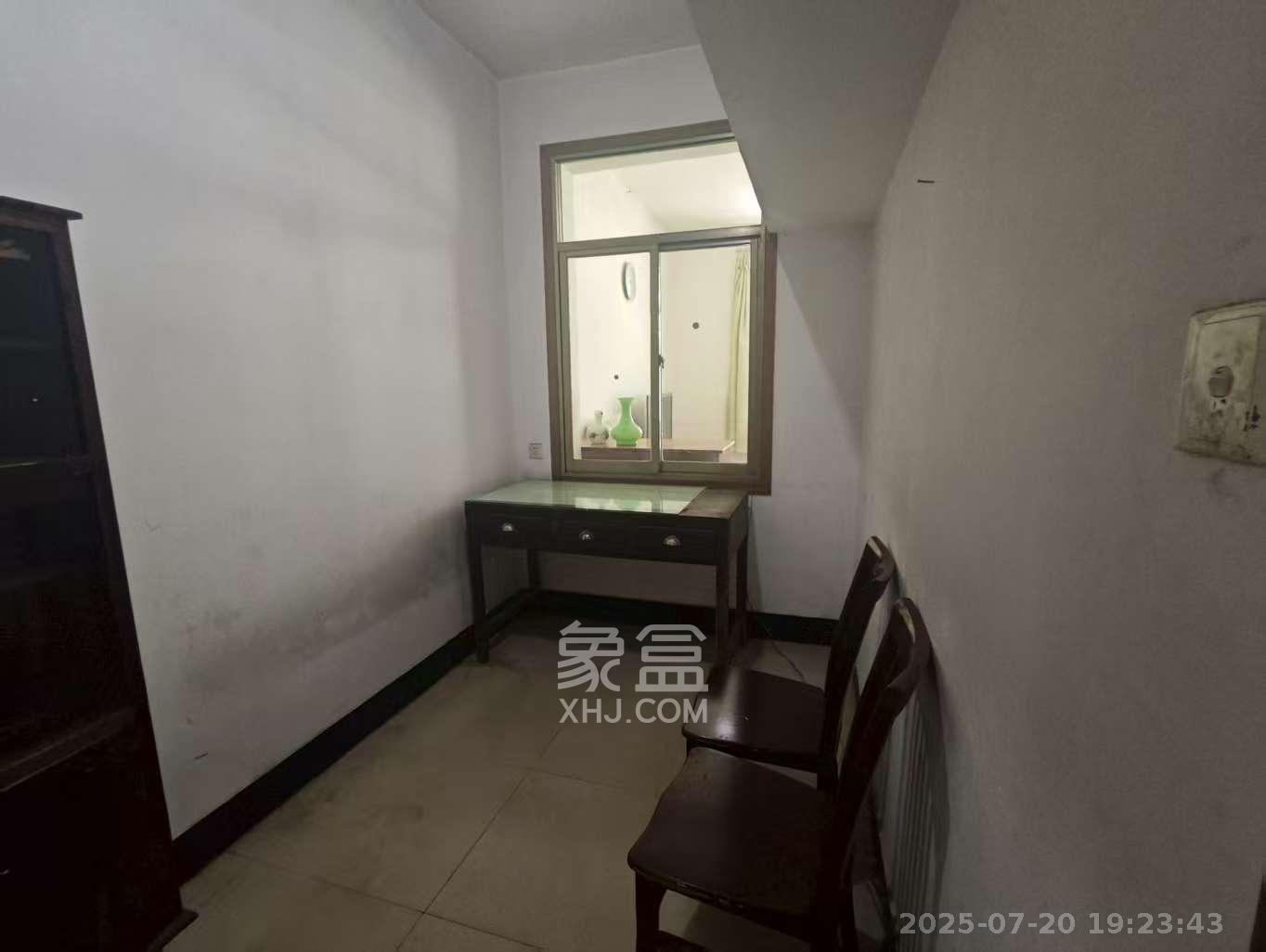 省水院宿舍 3室2厅1卫 2100.0元/月 省水院宿舍 3室2厅1卫 2100.0元/月室内图