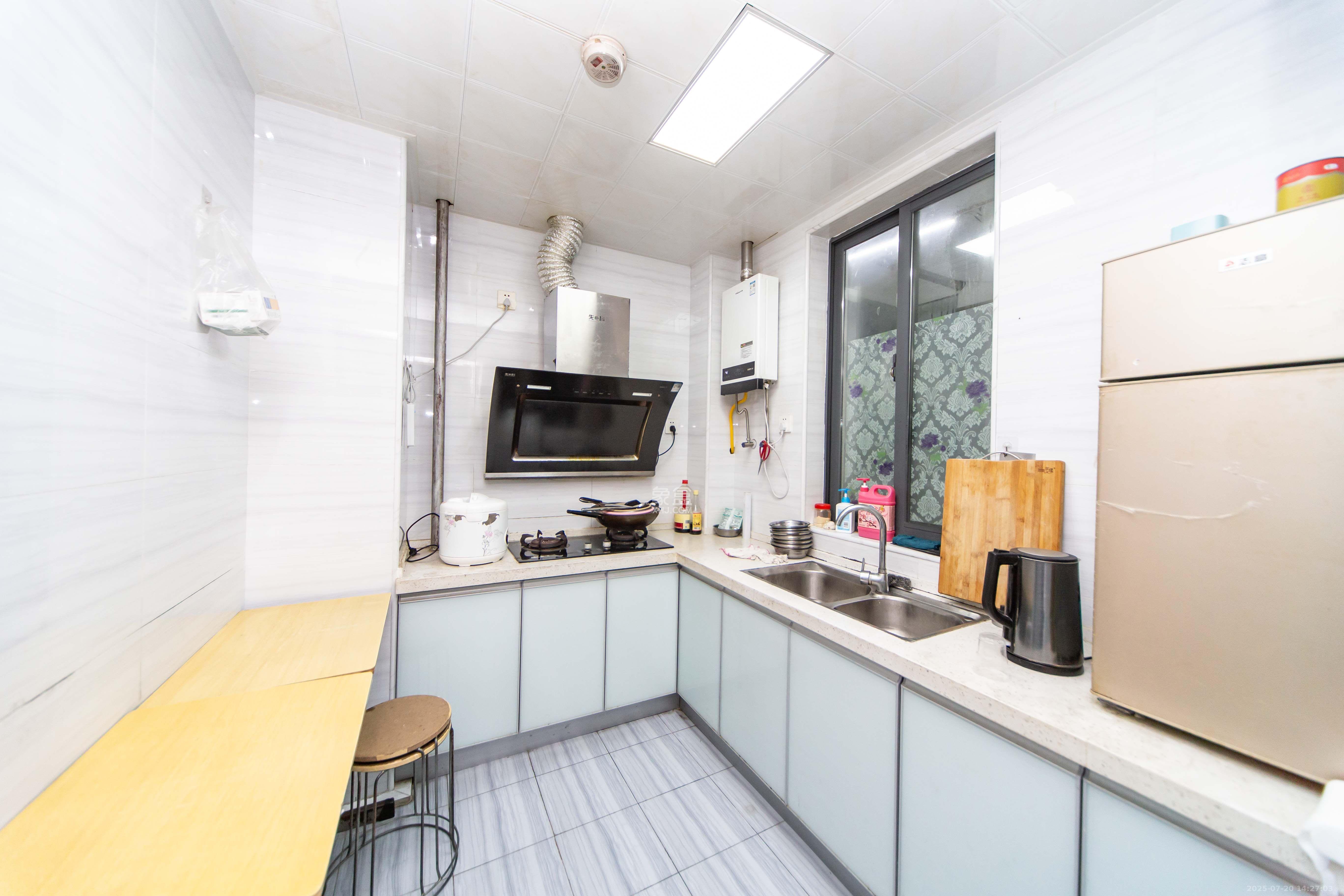 半山壹号  3室2厅2卫    3000.0元/月室内图