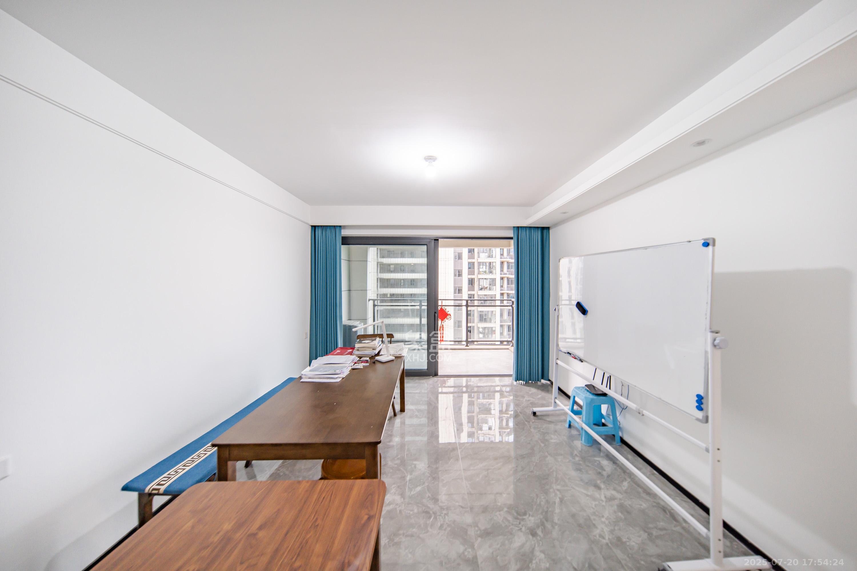 保利天汇 3室2厅2卫 132.0万 保利天汇 3室2厅2卫 132.0万客厅