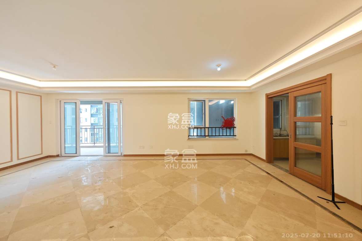 金科集美天辰 4室2厅2卫 125.0万 金科集美天辰 4室2厅2卫 125.0万客厅