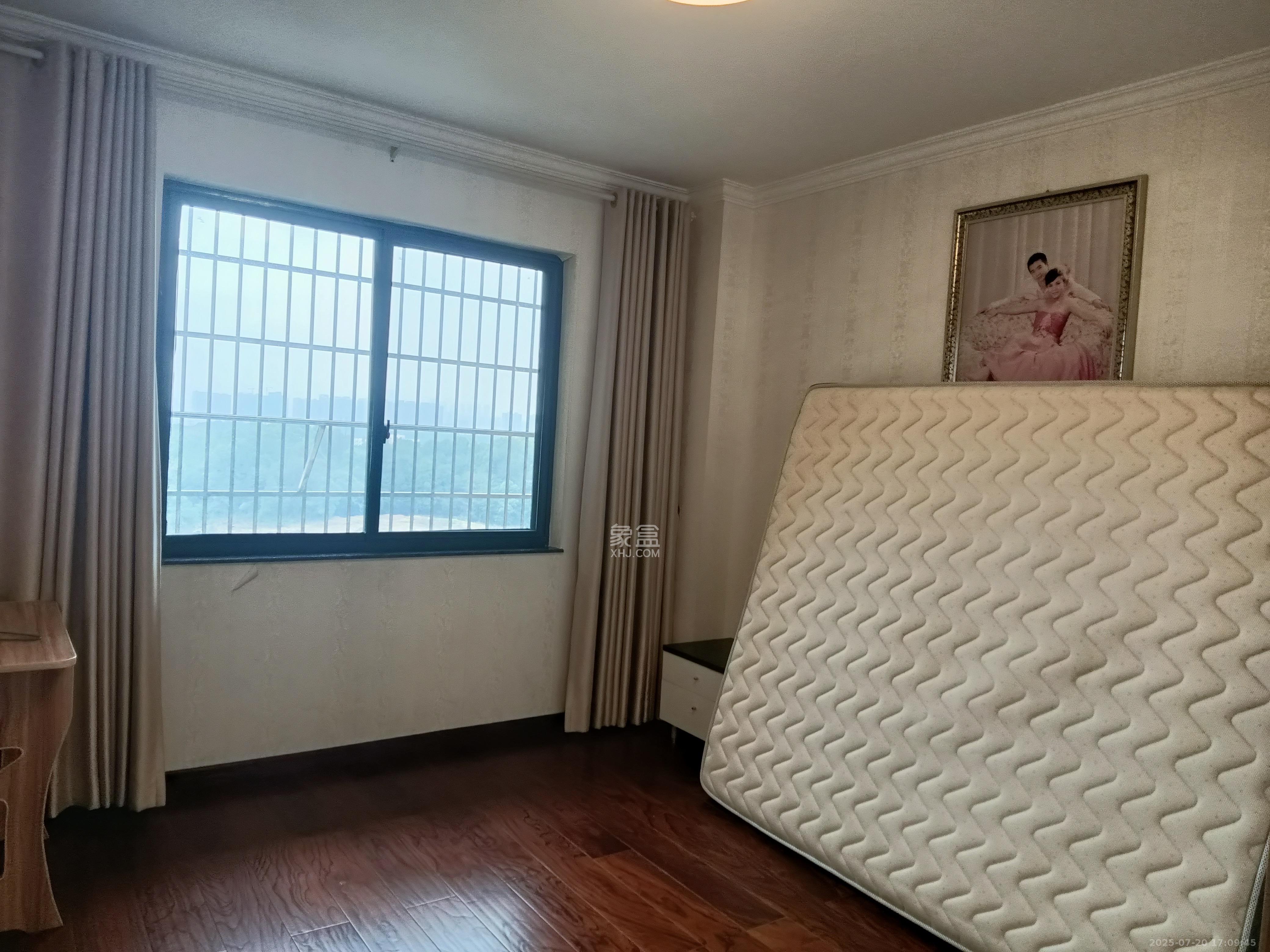 悦湖山  4室2厅2卫   2900.00元/月室内图