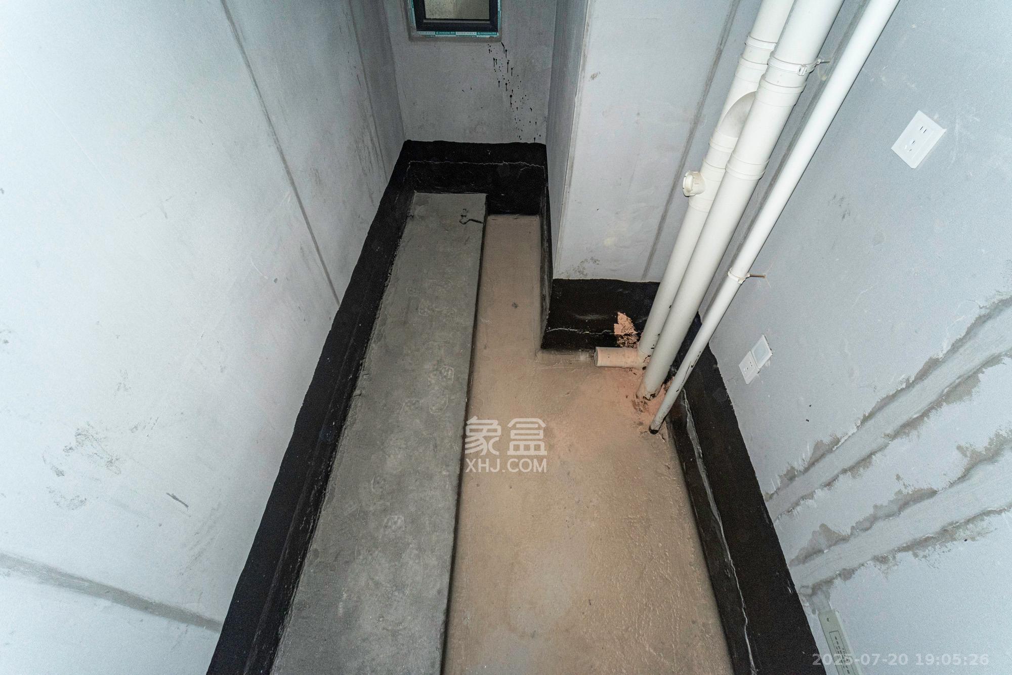 和顺府  3室1厅2卫   100.00万卫生间