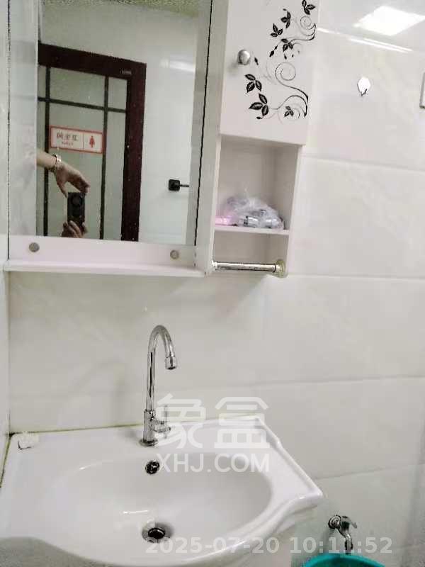 雅阁国际 1室1厅1卫 1600.0元/月 雅阁国际 1室1厅1卫 1600.0元/月室内图