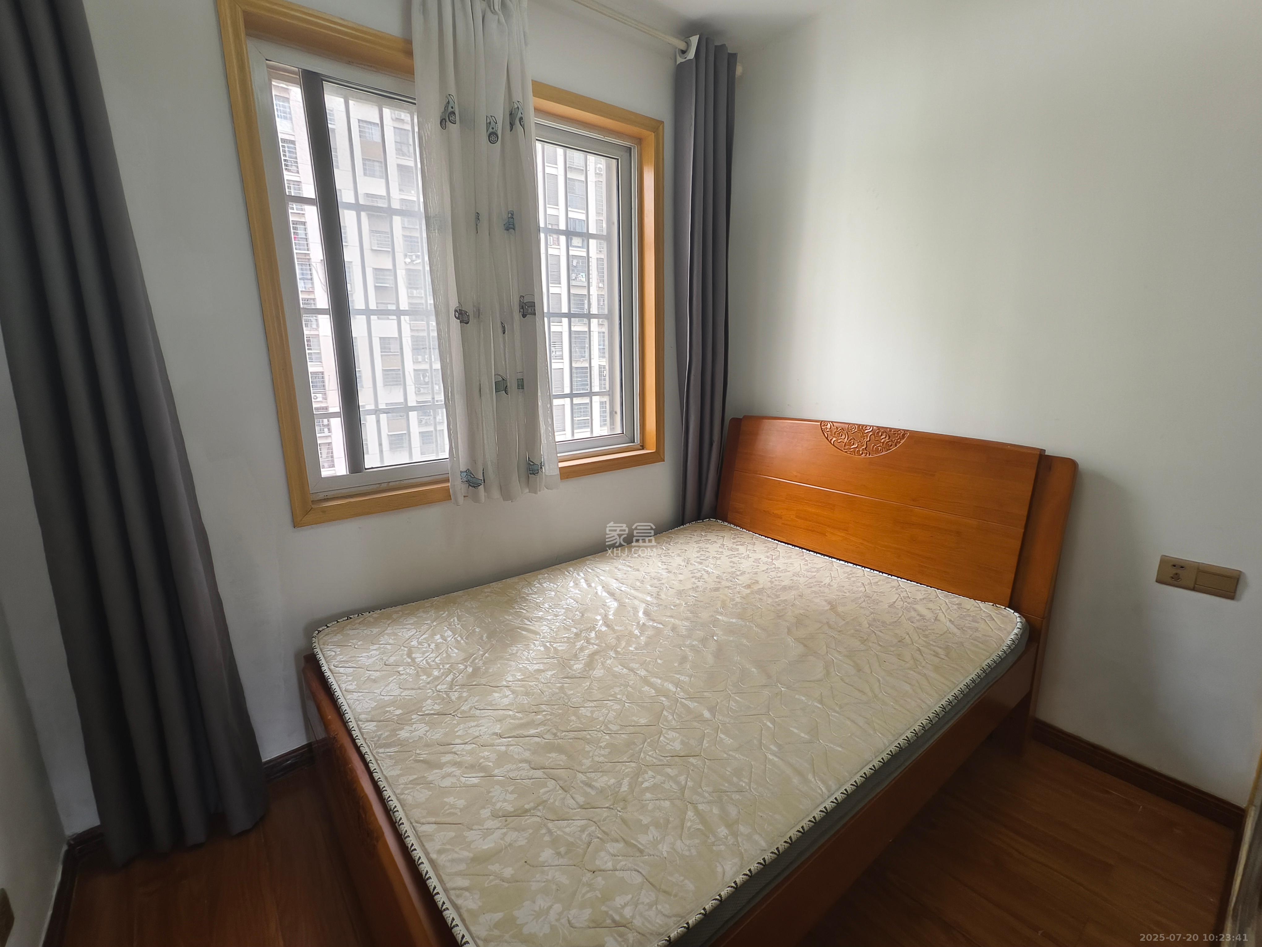 嘉顺苑 1室2厅1卫 2200.0元/月 嘉顺苑 1室2厅1卫 2200.0元/月室内图