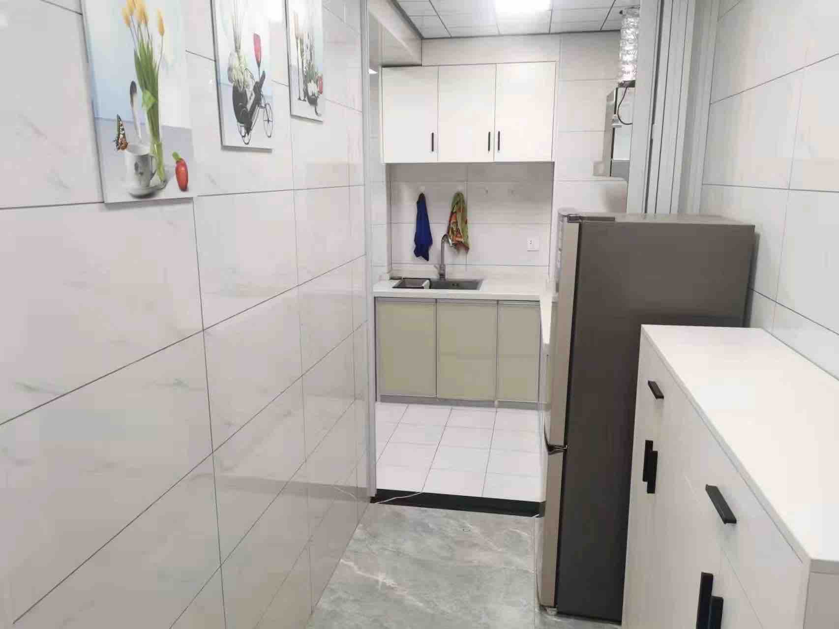 银泰红城6-9期  1室1厅1卫   1600.00元/月室内图