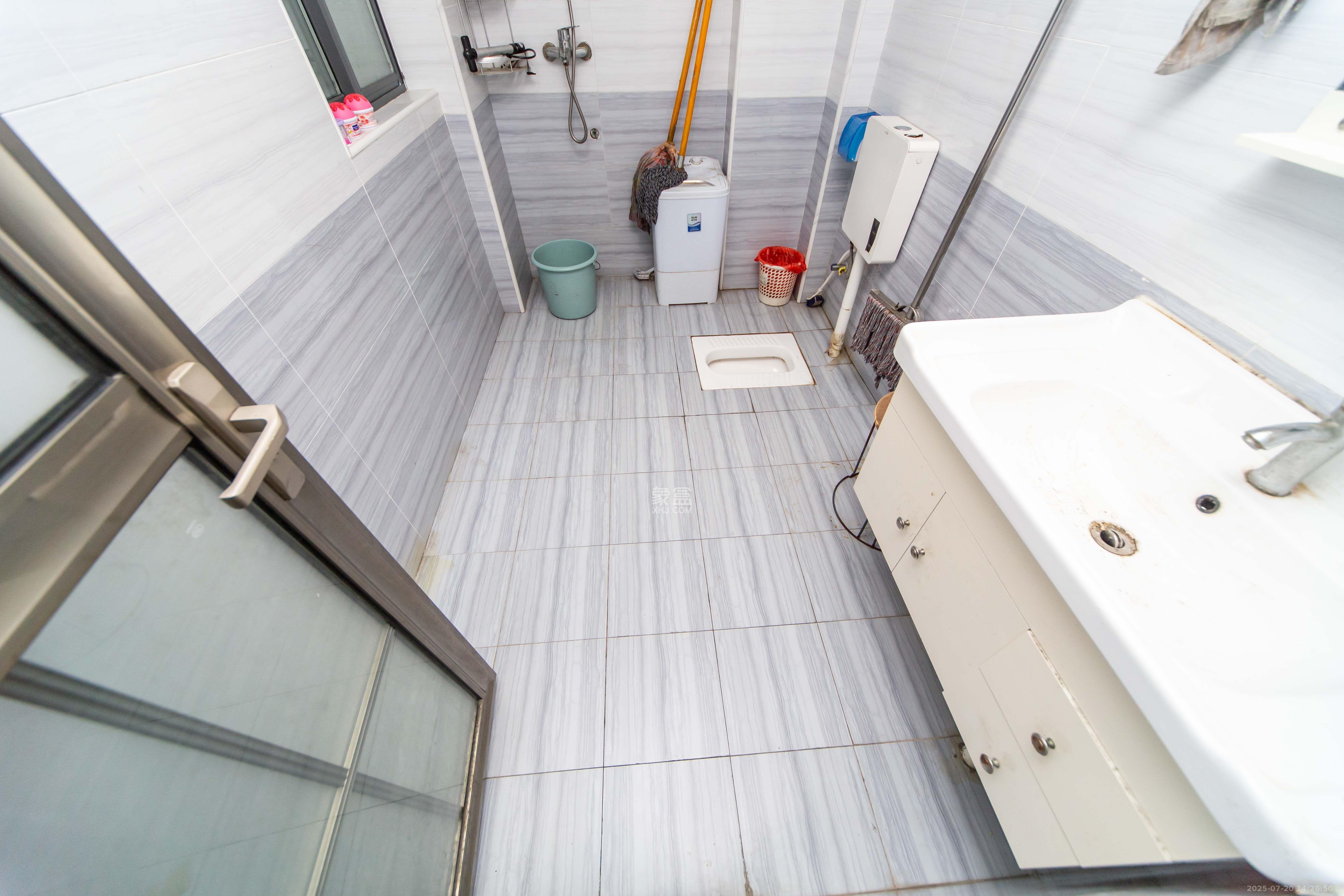 半山壹号  3室2厅2卫    3000.0元/月室内图