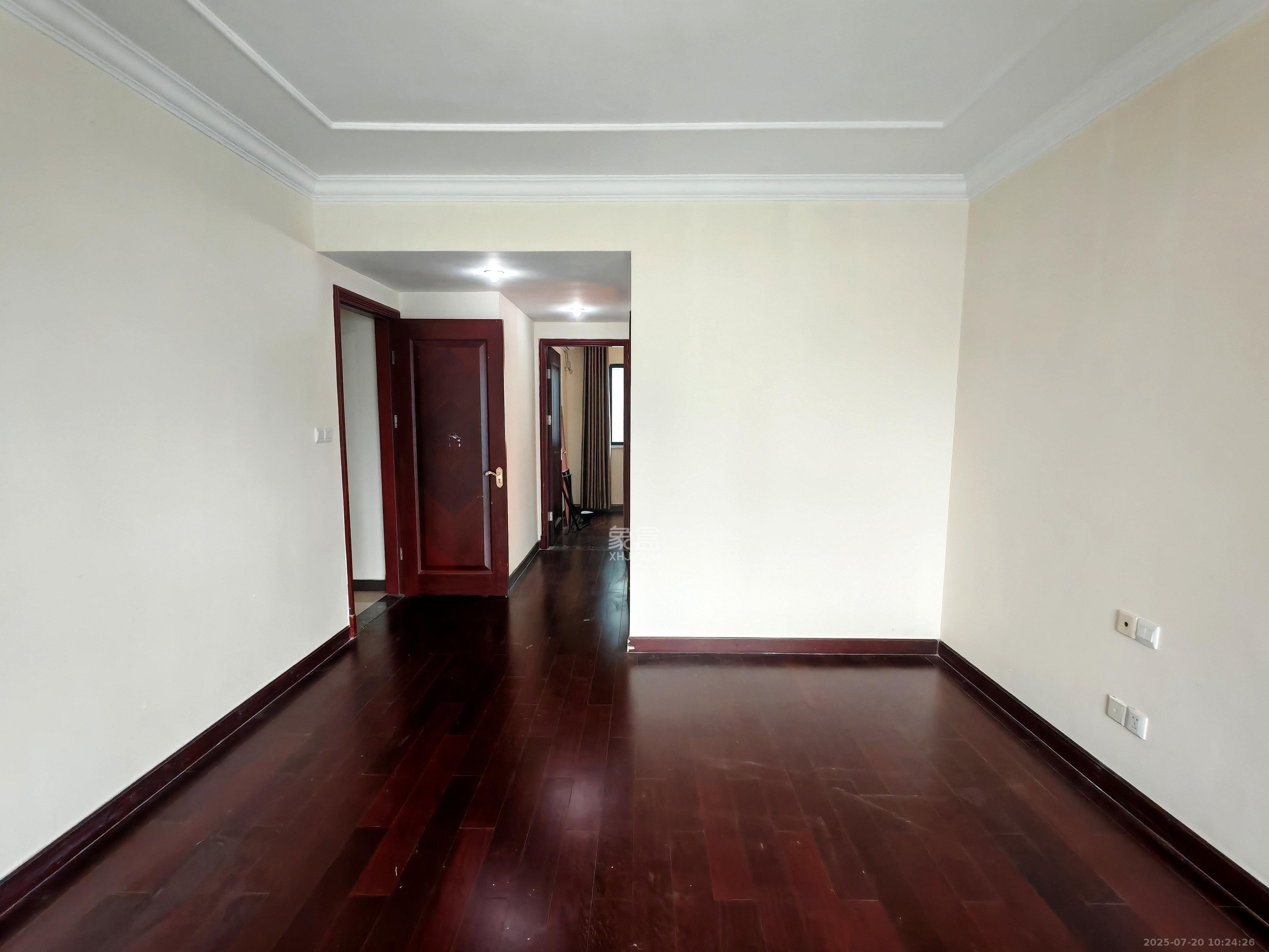 恒大御景湾 4室2厅2卫 3500.0元/月 恒大御景湾 4室2厅2卫 3500.0元/月室内图