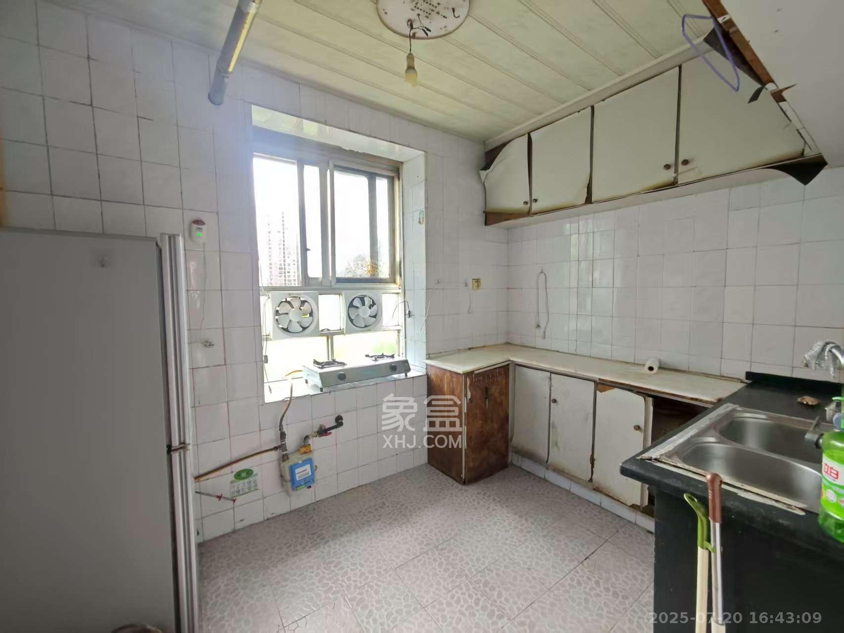 新华园 2室2厅1卫 1500.0元/月 新华园 2室2厅1卫 1500.0元/月室内图