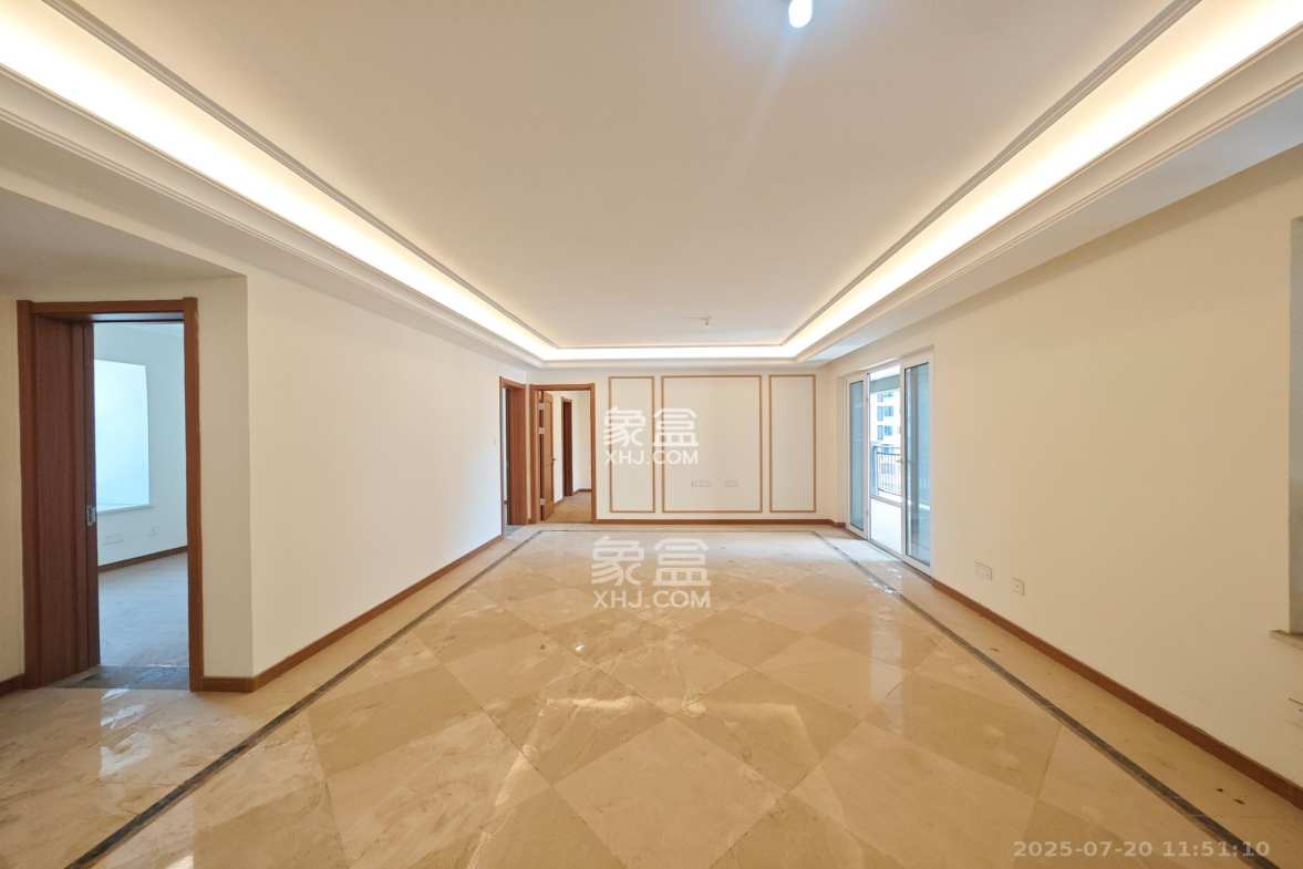 金科集美天辰 4室2厅2卫 125.0万 金科集美天辰 4室2厅2卫 125.0万客厅