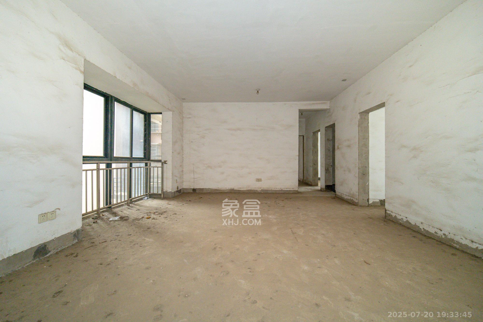 银盘鑫城  4室2厅2卫    58.0万 银盘鑫城  4室2厅2卫    58.0万客厅