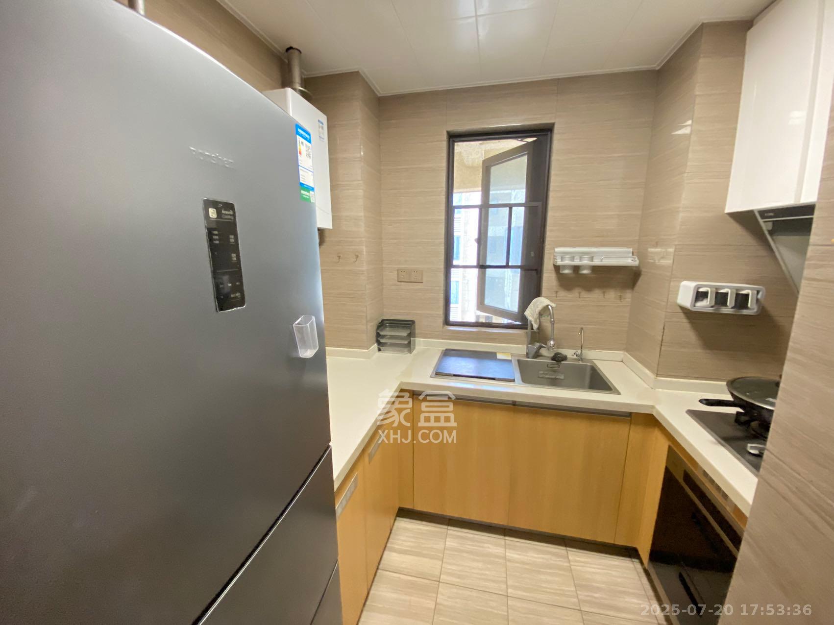 阳光城尚东湾蓝莓苑  3室2厅1卫    2500.0元/月室内图