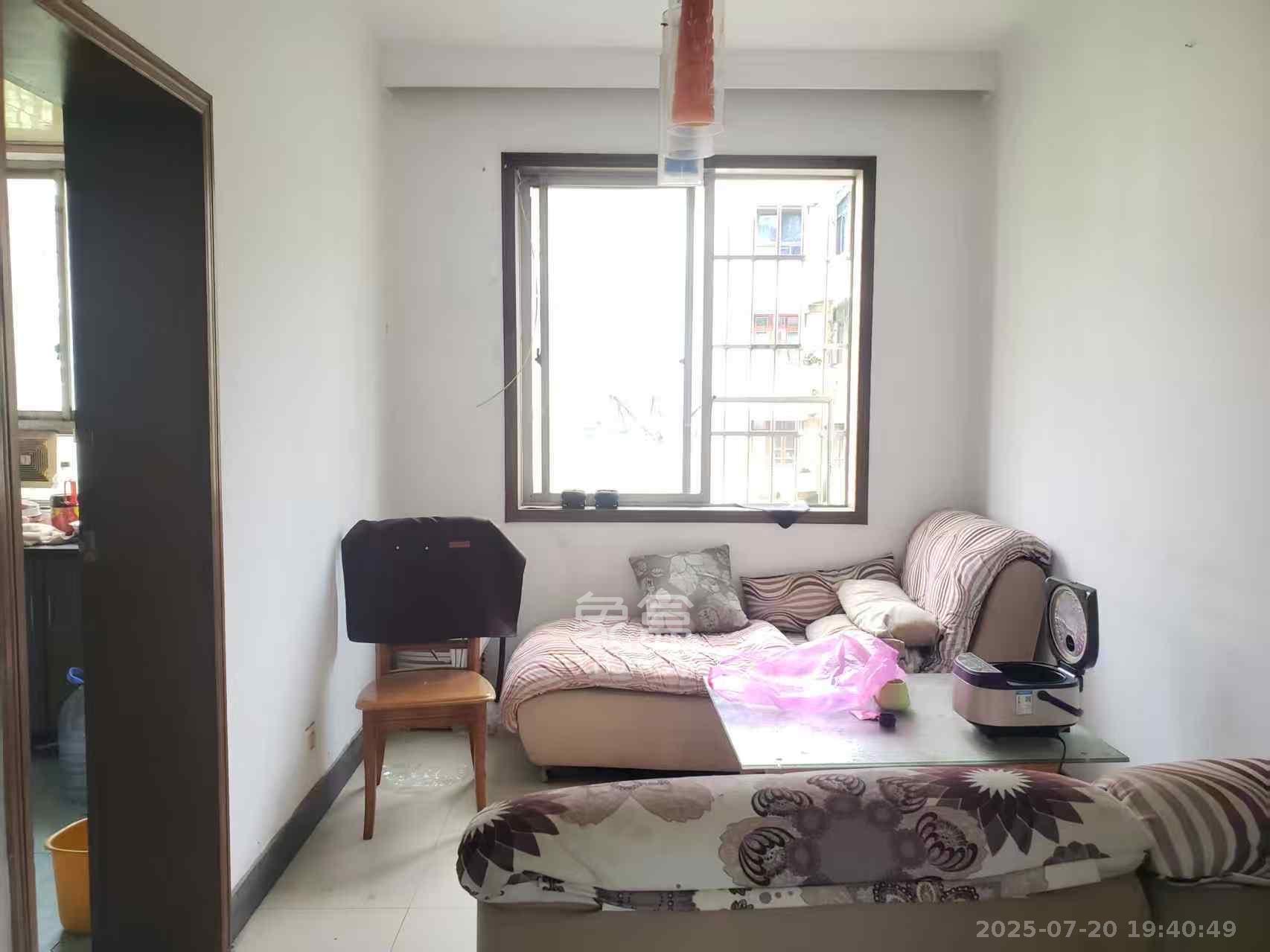 湖工家园 3室2厅1卫 1600.0元/月 湖工家园 3室2厅1卫 1600.0元/月室内图