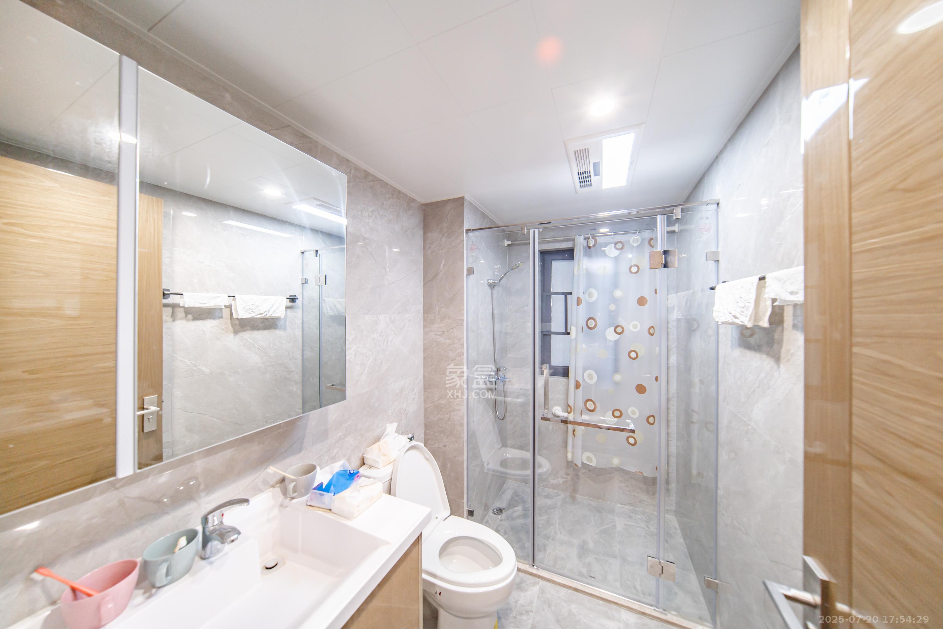 保利天汇 3室2厅2卫 132.0万 保利天汇 3室2厅2卫 132.0万卫生间