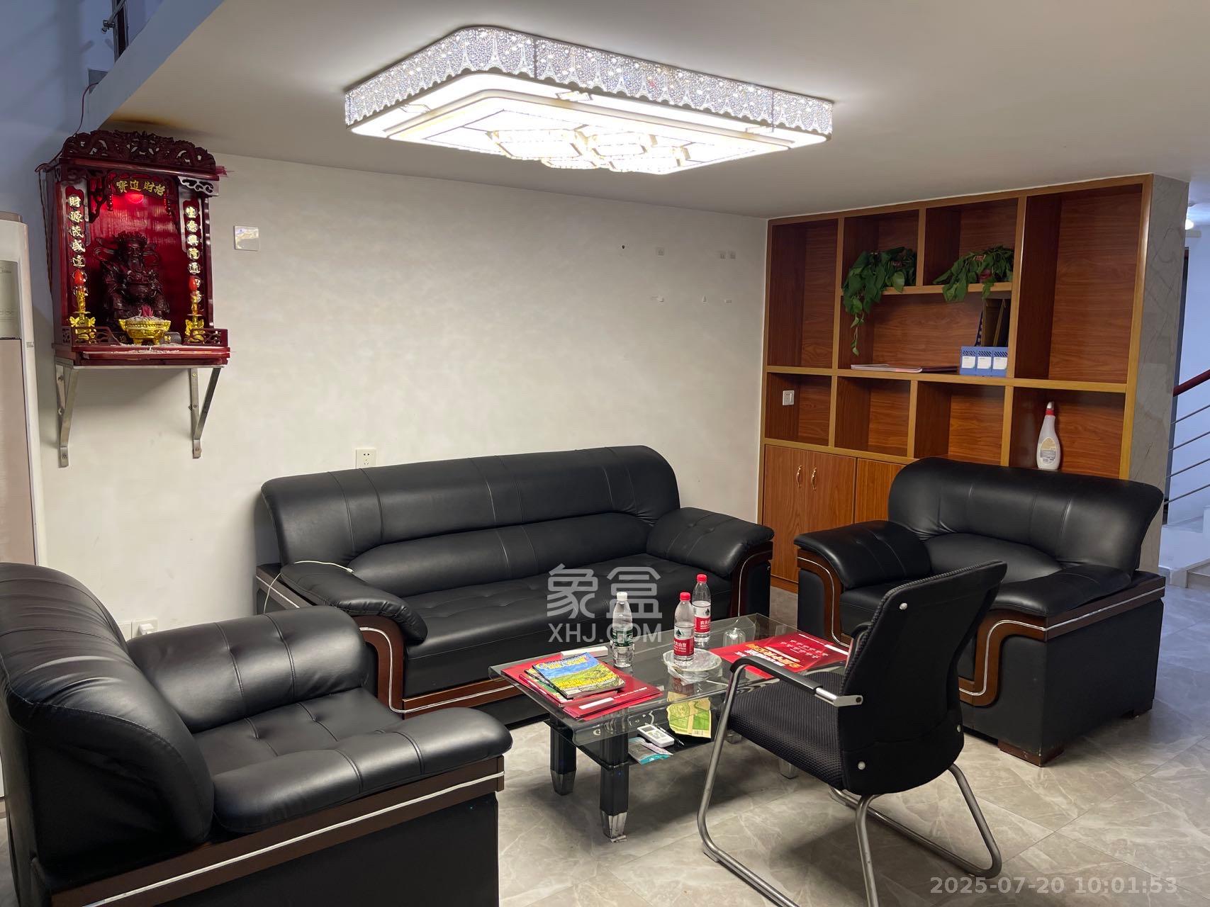 洋湖时代  4室3厅2卫   2600.00元/月室内图