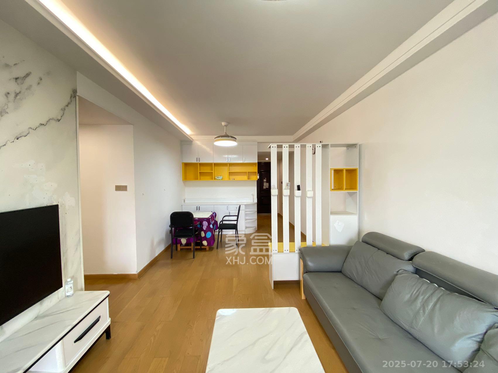 阳光城尚东湾蓝莓苑  3室2厅1卫    2500.0元/月室内图