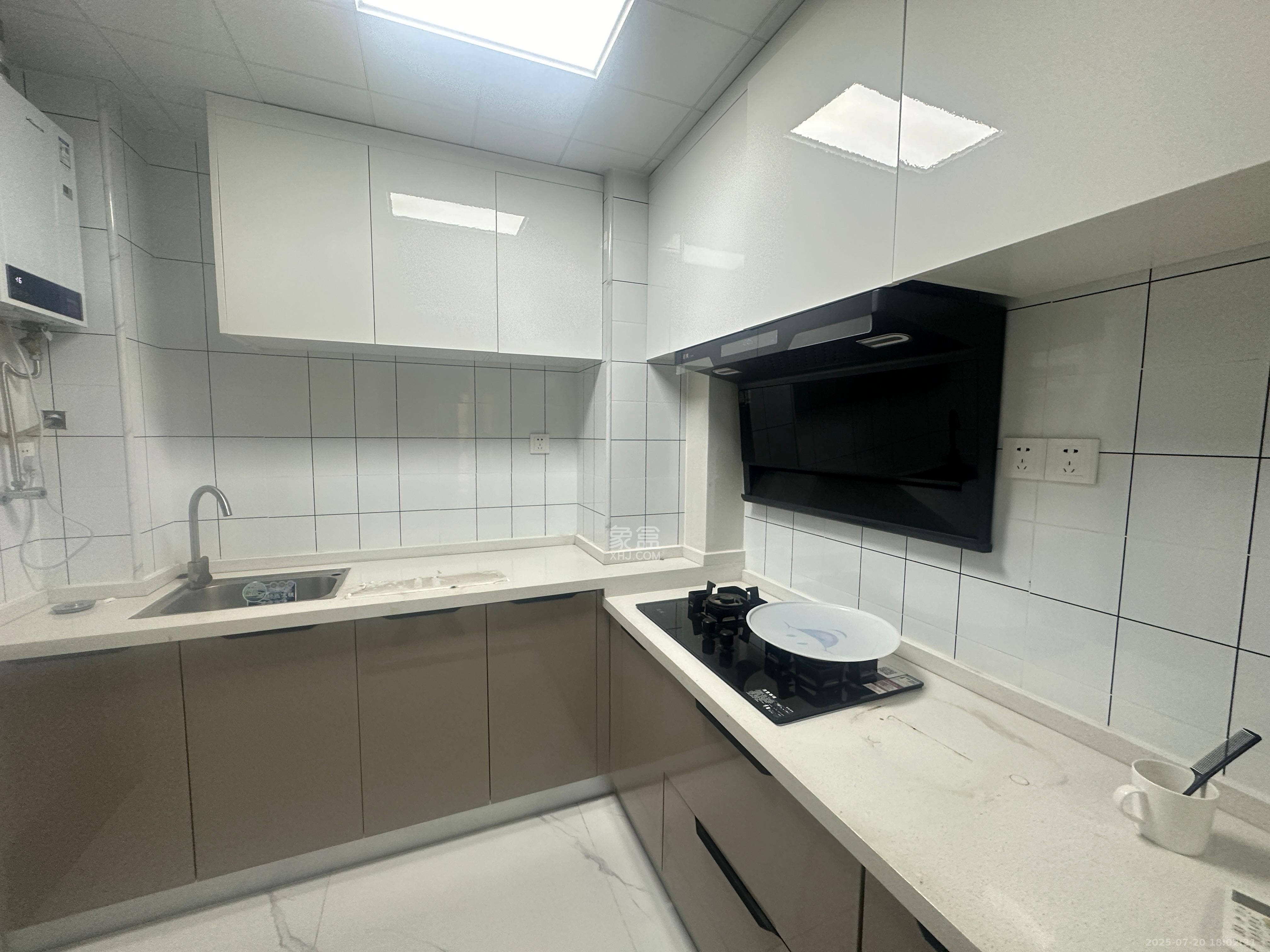 保利大都汇四期 3室2厅2卫 3300.0元/月 保利大都汇四期 3室2厅2卫 3300.0元/月室内图