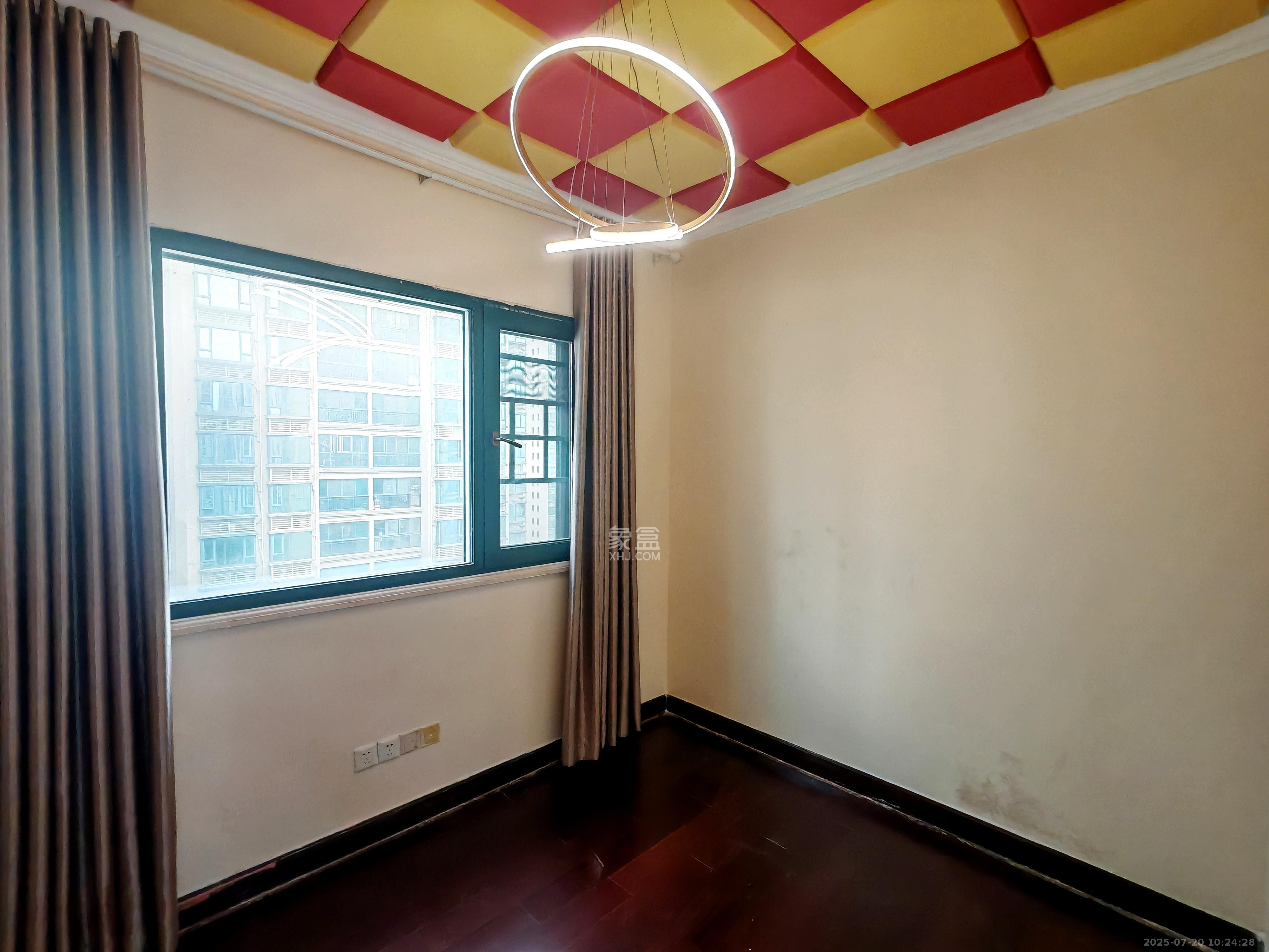 恒大御景湾 4室2厅2卫 3500.0元/月 恒大御景湾 4室2厅2卫 3500.0元/月室内图