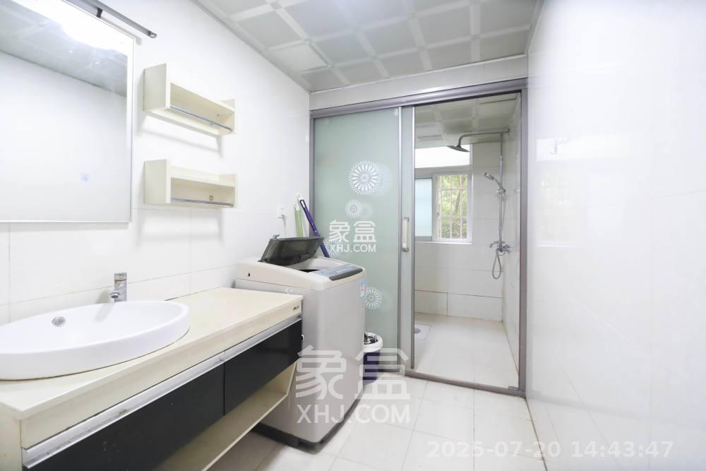 嘉盛华庭(一期、二期、三期) 3室2厅2卫 2800.0元/月 嘉盛华庭(一期、二期、三期) 3室2厅2卫 2800.0元/月室内图