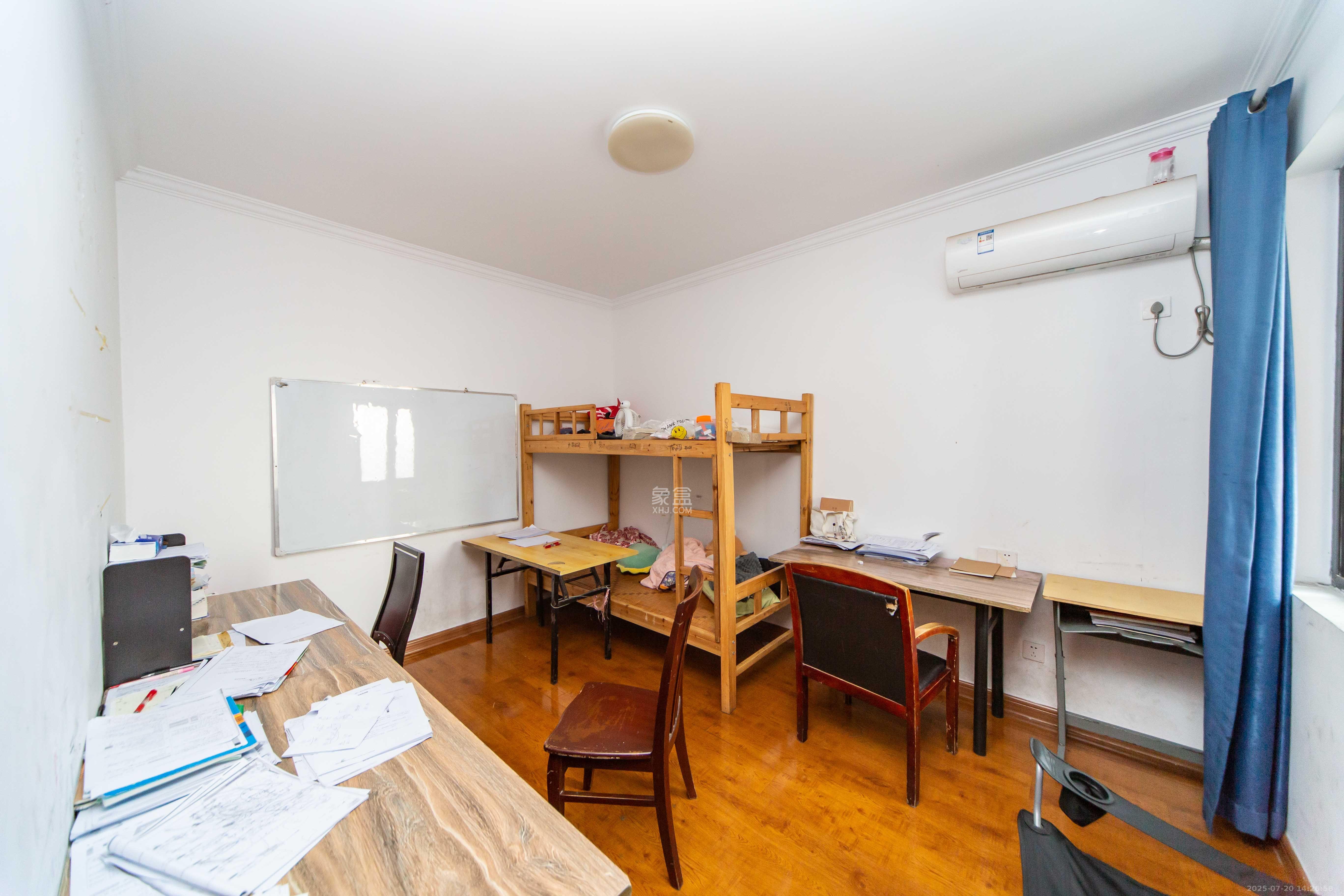 半山壹号  3室2厅2卫    3000.0元/月室内图