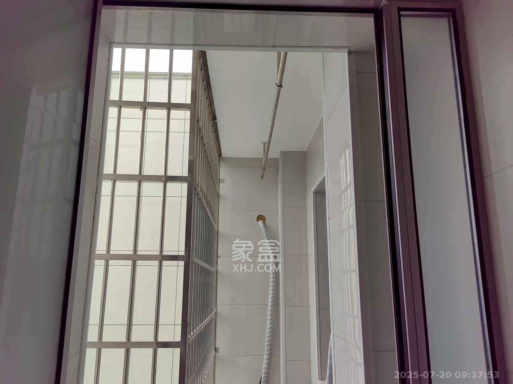 洋湖明园二期  3室2厅2卫    2200.0元/月室内图