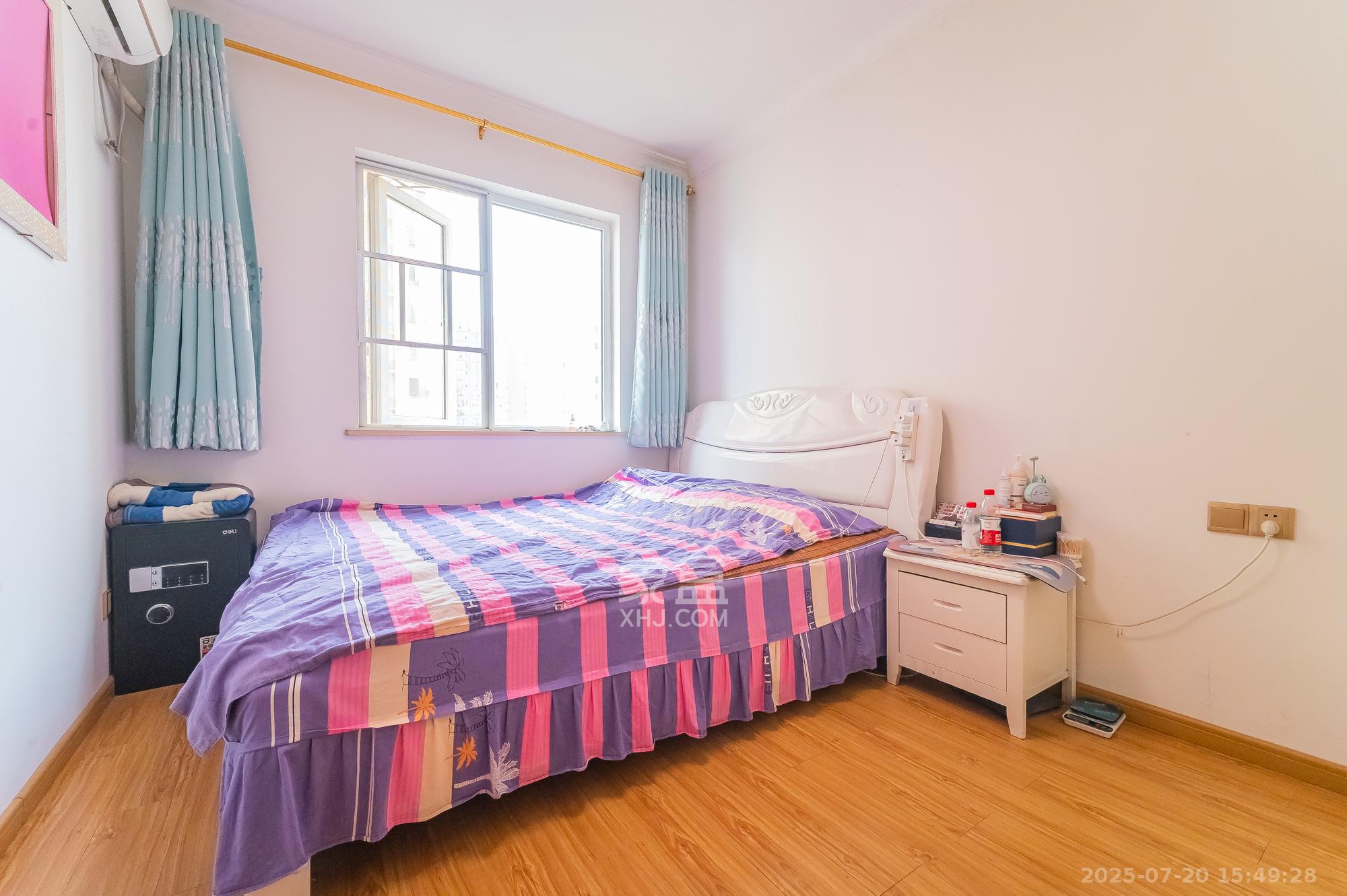 MOMA当代广场  3室1厅1卫    63.8万卧室