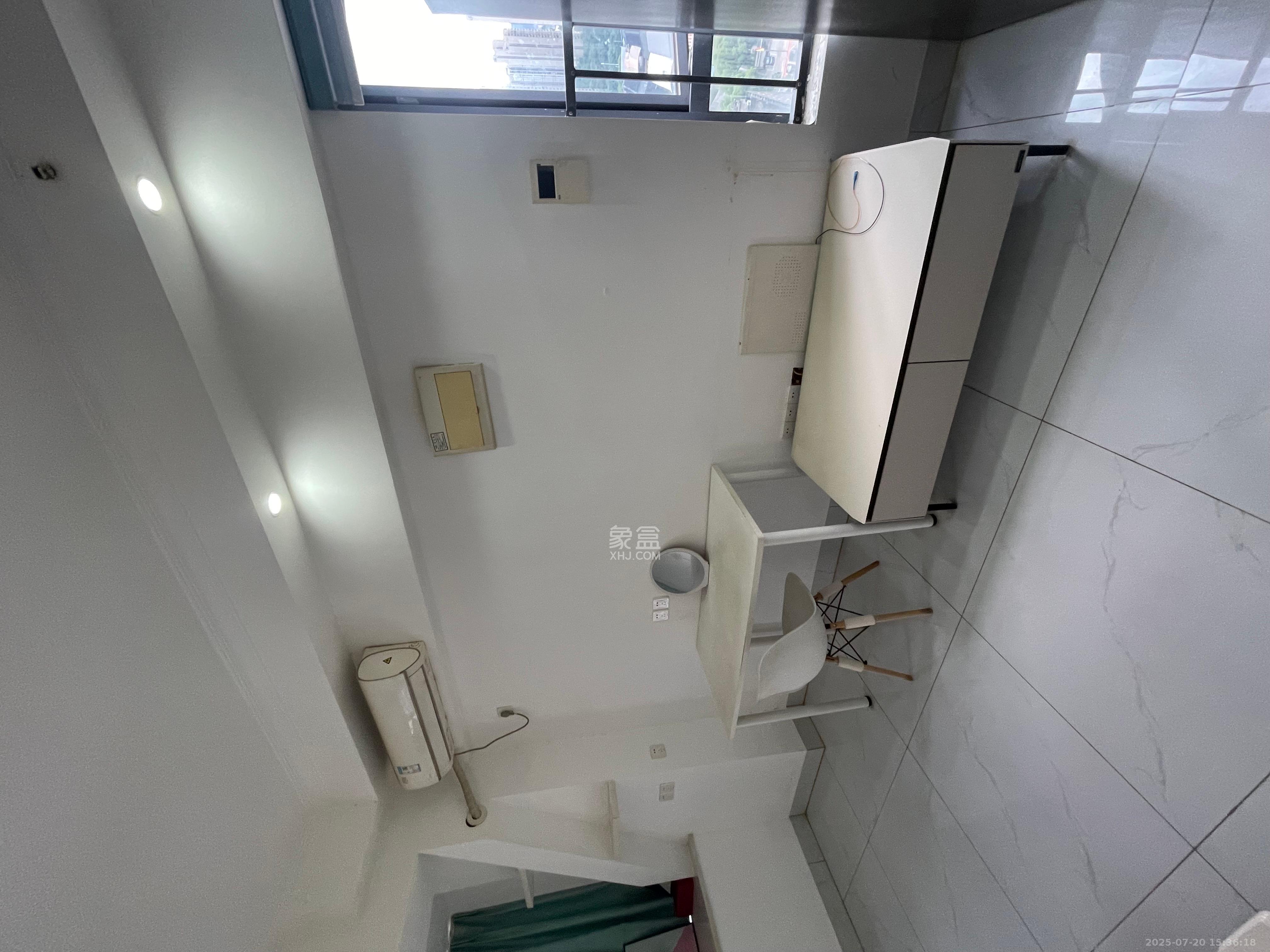 中交里城  1室1厅1卫   1700.00元/月室内图