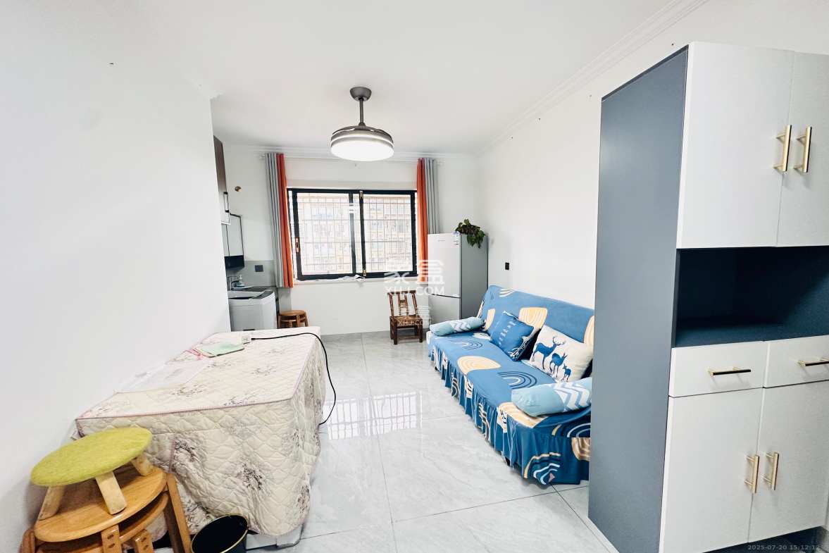 雷锋机电市场一期  1室0厅0卫    1600.0元/月 雷锋机电市场一期  1室0厅0卫    1600.0元/月室内图