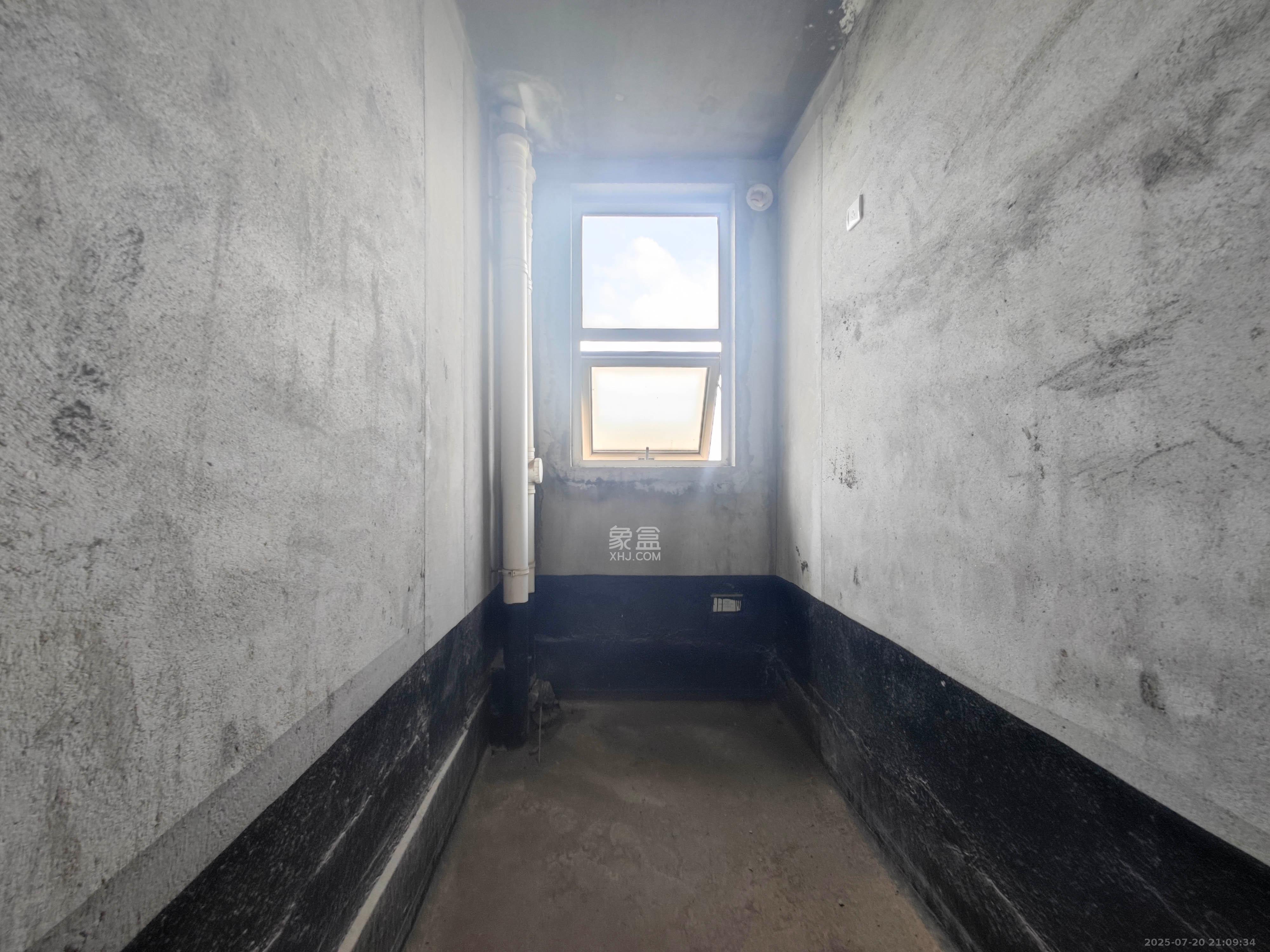 五矿万境水岸二期（五矿万境水岸和苑）  4室2厅2卫    220.0万卫生间