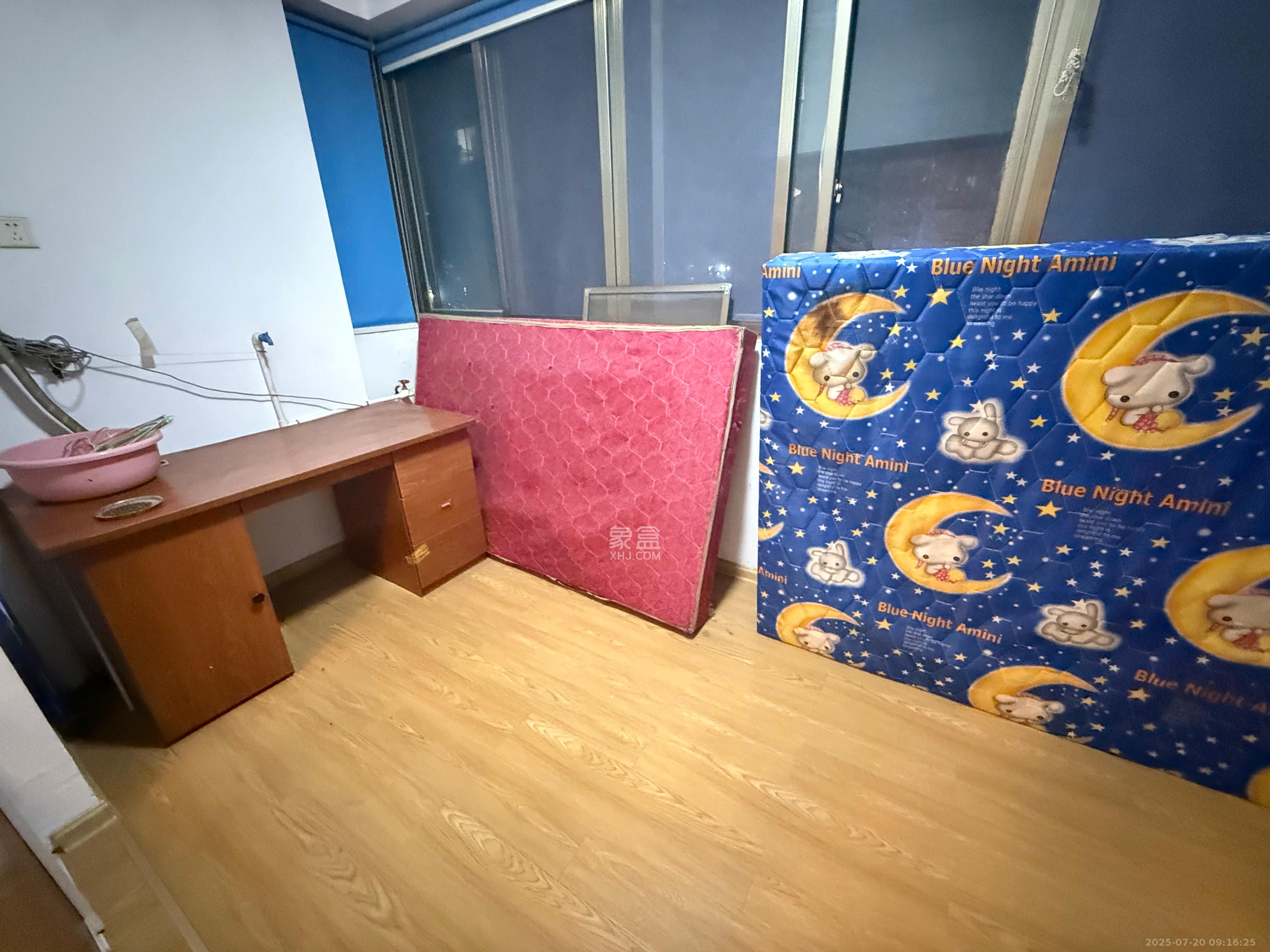 芙蓉公寓  3室2厅2卫    2400.0元/月室内图