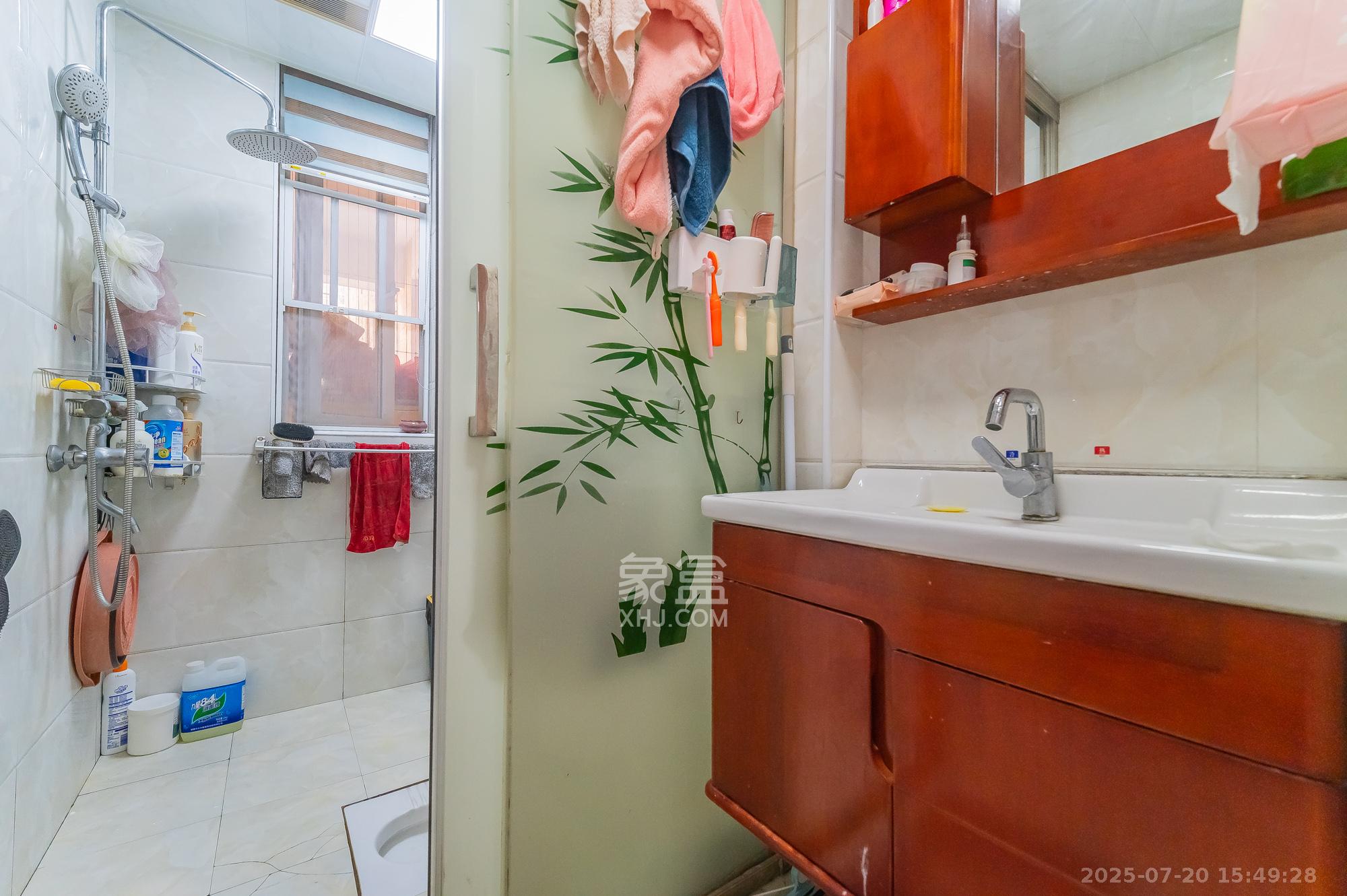 MOMA当代广场 3室1厅1卫 63.8万 MOMA当代广场 3室1厅1卫 63.8万卫生间