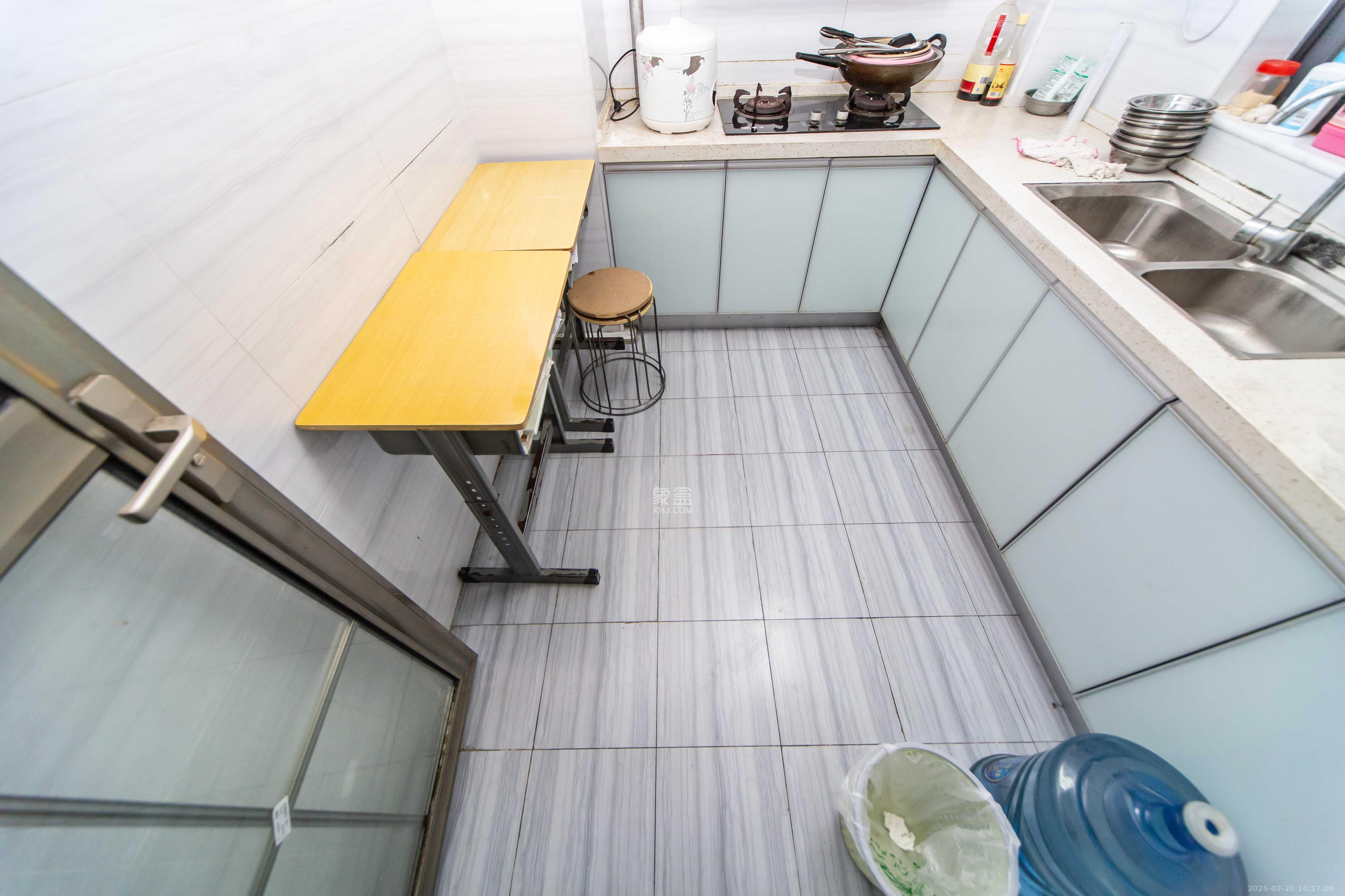 半山壹号  3室2厅2卫    3000.0元/月室内图