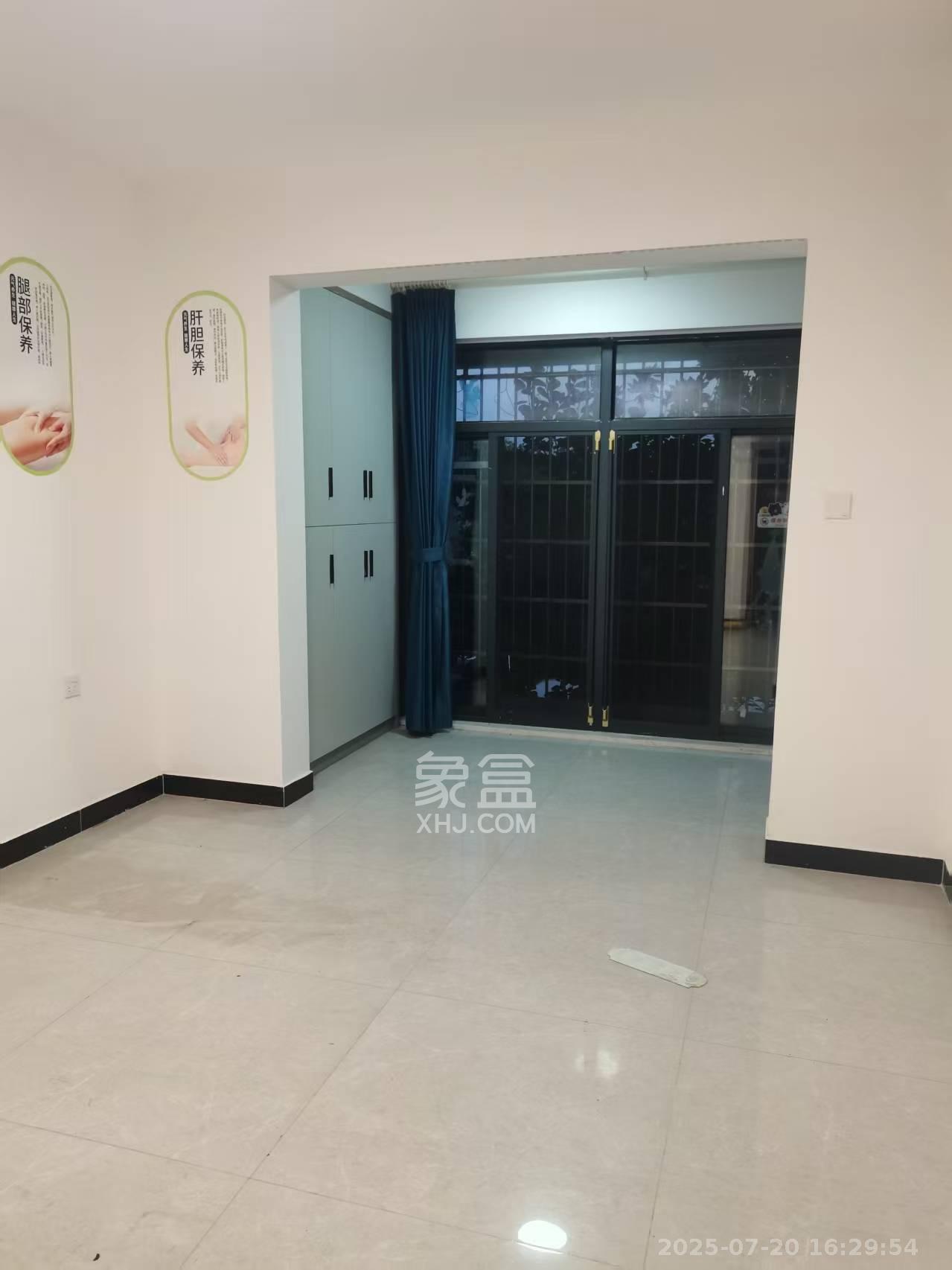 星城新宇川河苑 3室2厅2卫 2300.0元/月 星城新宇川河苑 3室2厅2卫 2300.0元/月室内图