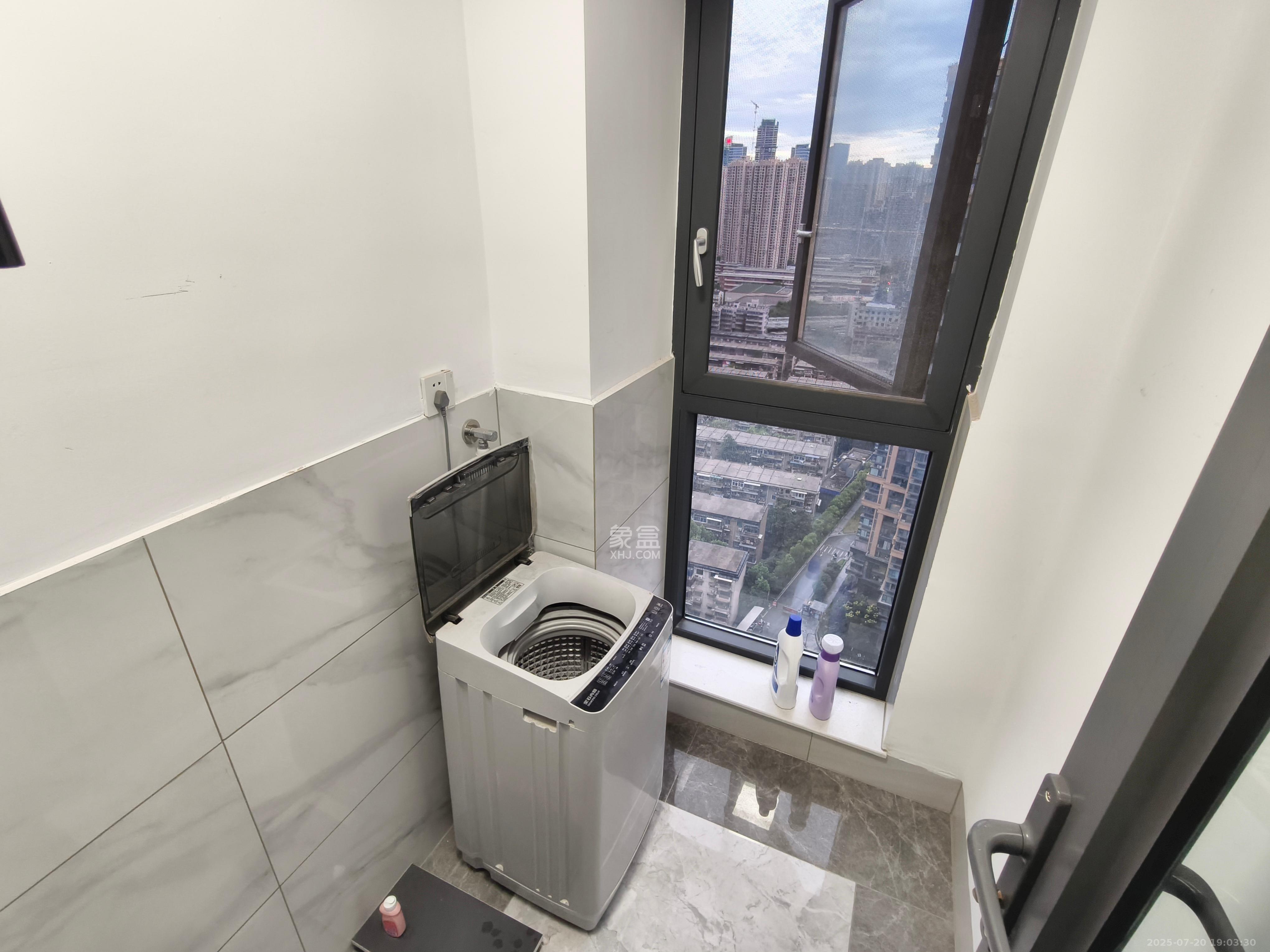 天健城  1室0厅1卫    2700.0元/月室内图