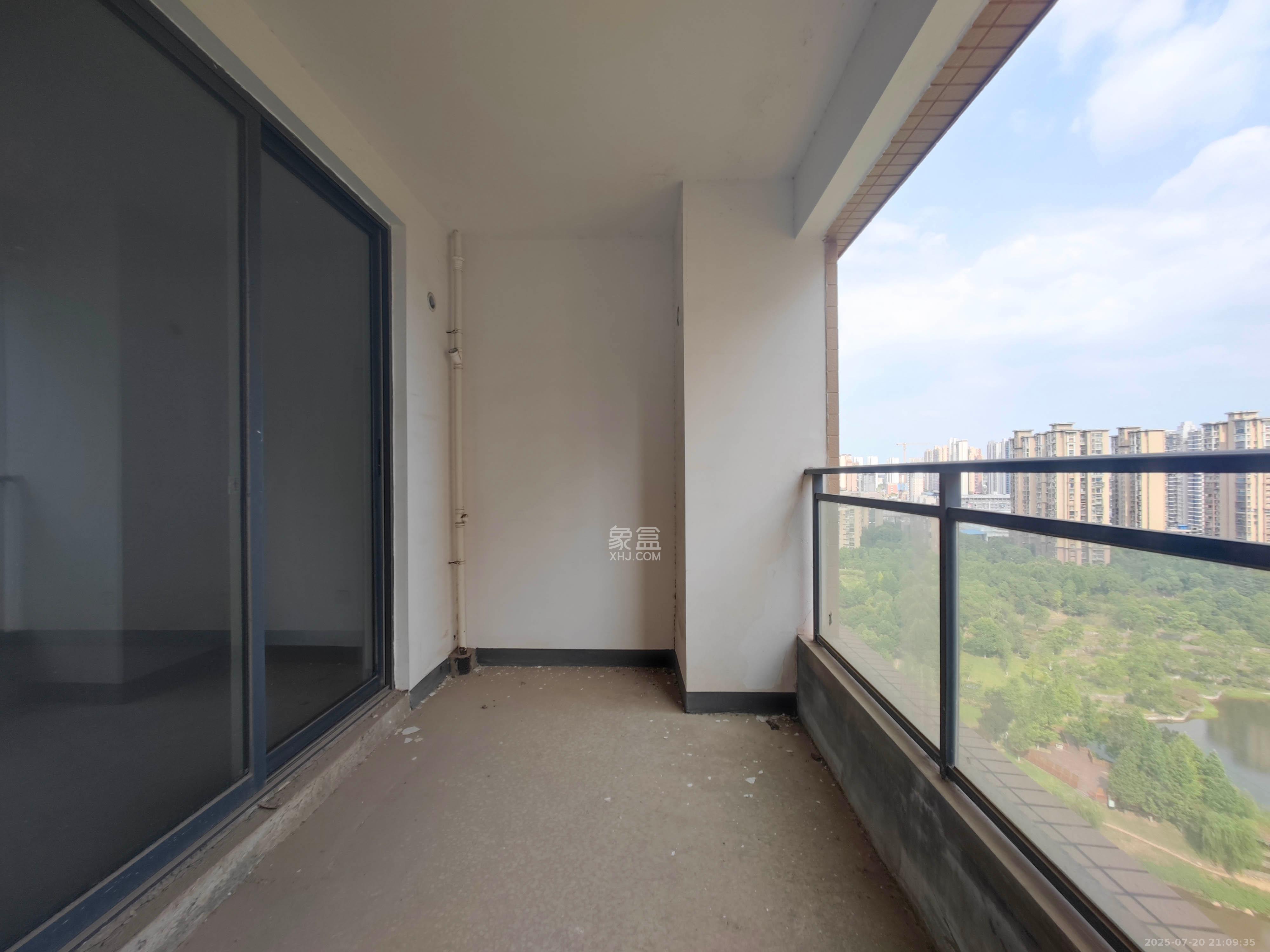 五矿万境水岸二期(五矿万境水岸和苑) 4室2厅2卫 220.0万 五矿万境水岸二期(五矿万境水岸和苑) 4室2厅2卫 220.0万阳台