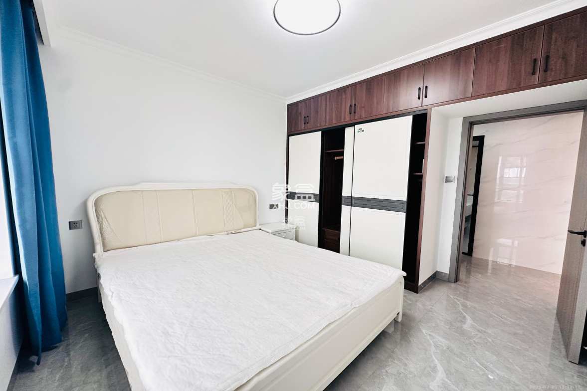 雷锋机电市场一期  1室0厅0卫    1600.0元/月 雷锋机电市场一期  1室0厅0卫    1600.0元/月室内图