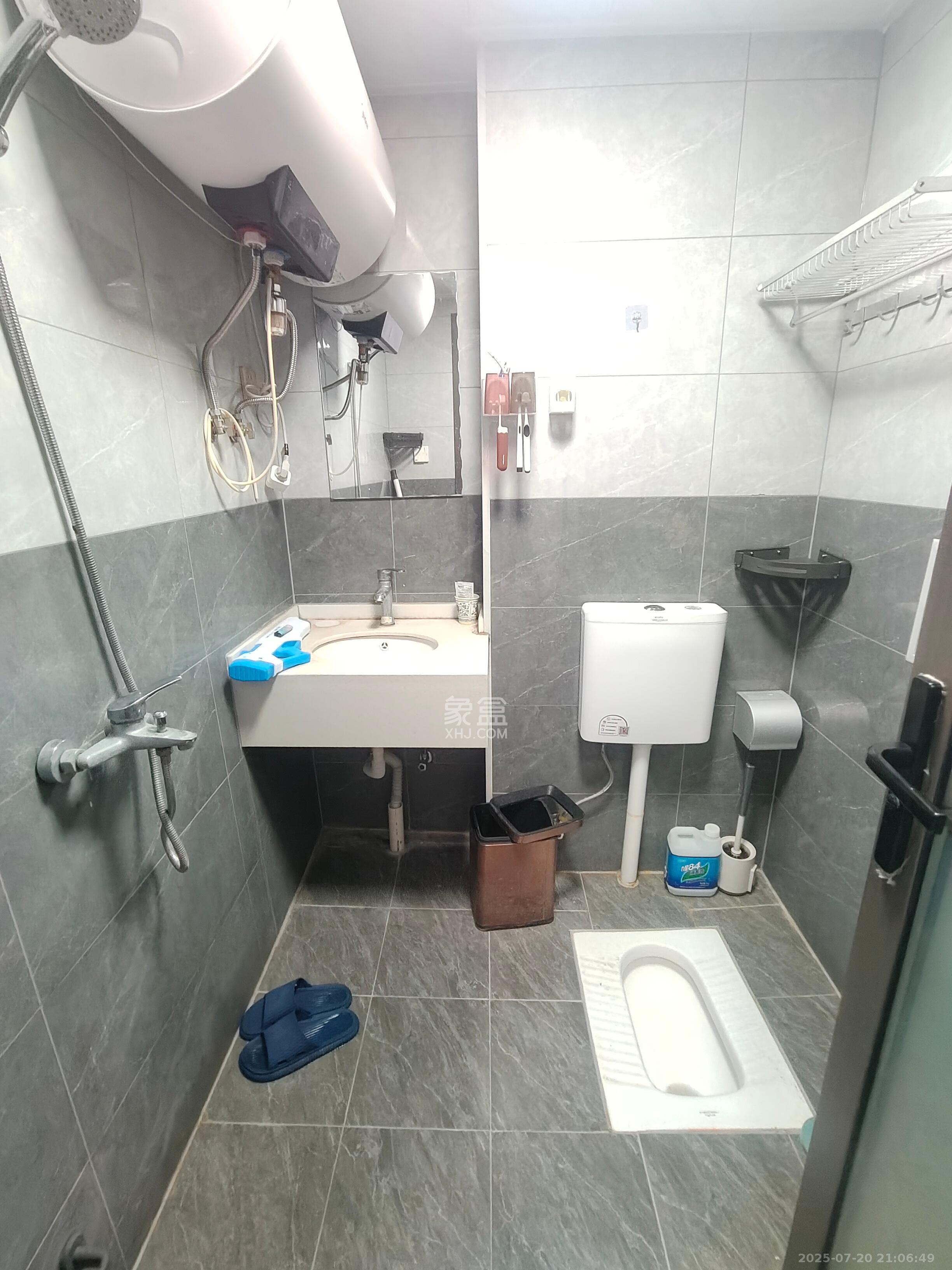 国储电脑城  1室1厅1卫    1500.0元/月室内图